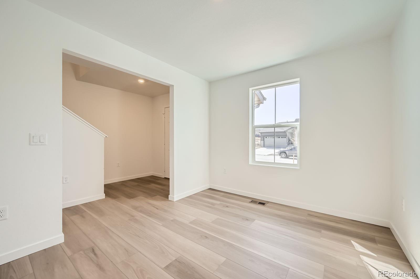 MLS Image #5 for 22037 e 39th place,aurora, Colorado