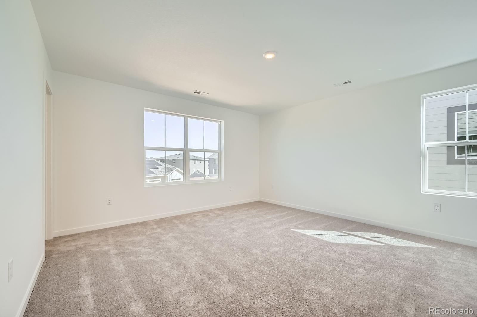 MLS Image #6 for 22037 e 39th place,aurora, Colorado