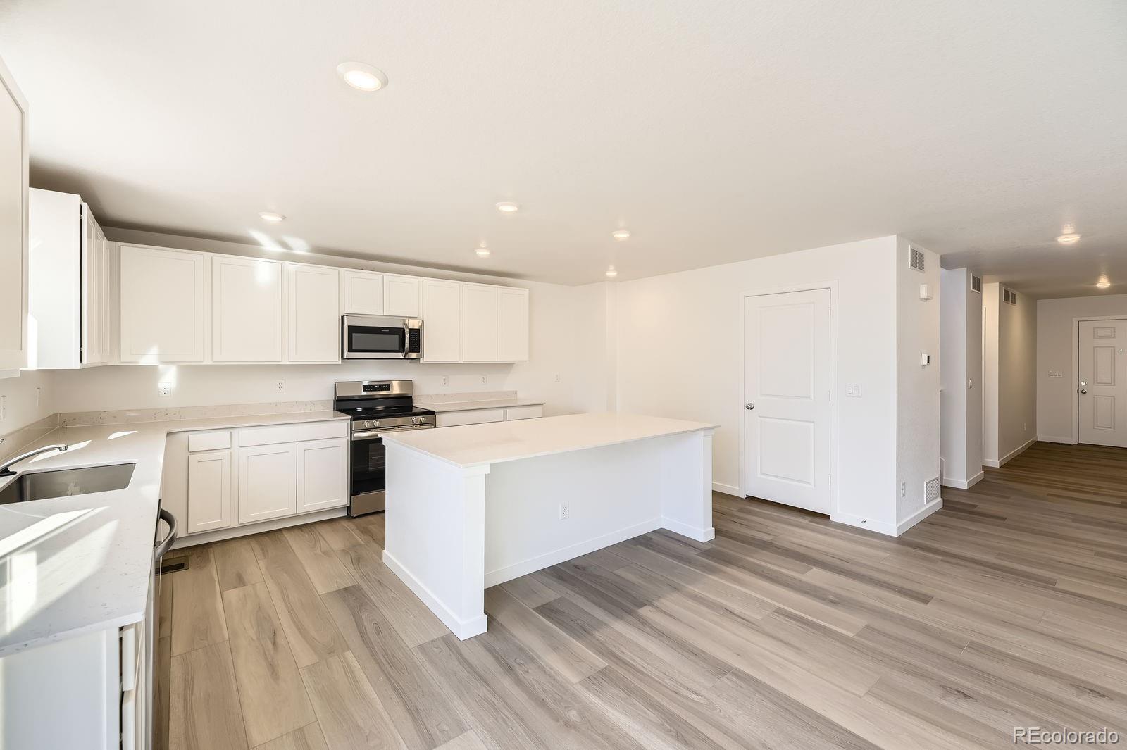 MLS Image #3 for 21934 e 39th avenue,aurora, Colorado