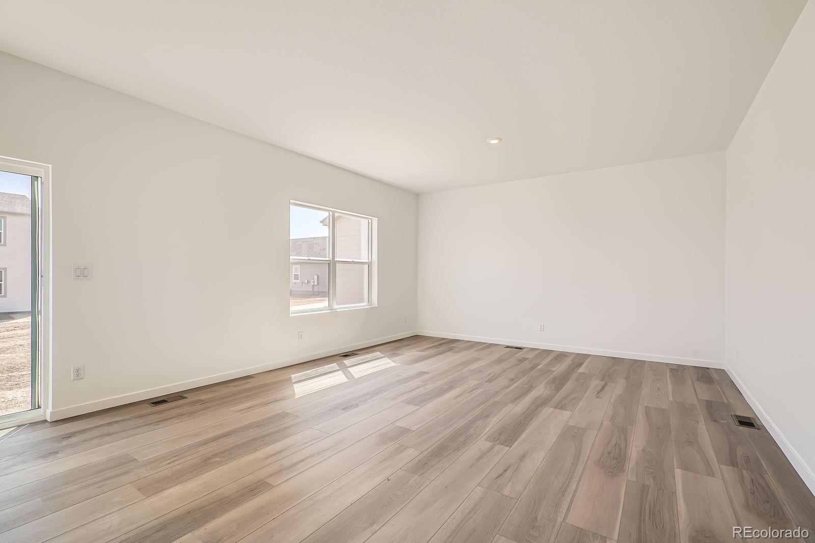MLS Image #4 for 15296  fillmore street,thornton, Colorado