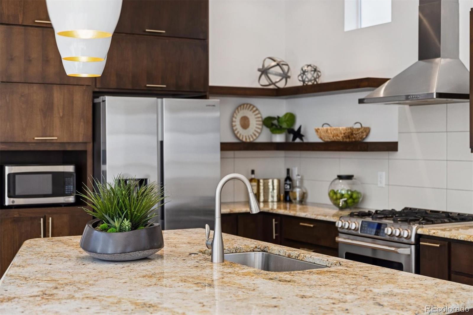 MLS Image #6 for 6631  alan drive,denver, Colorado
