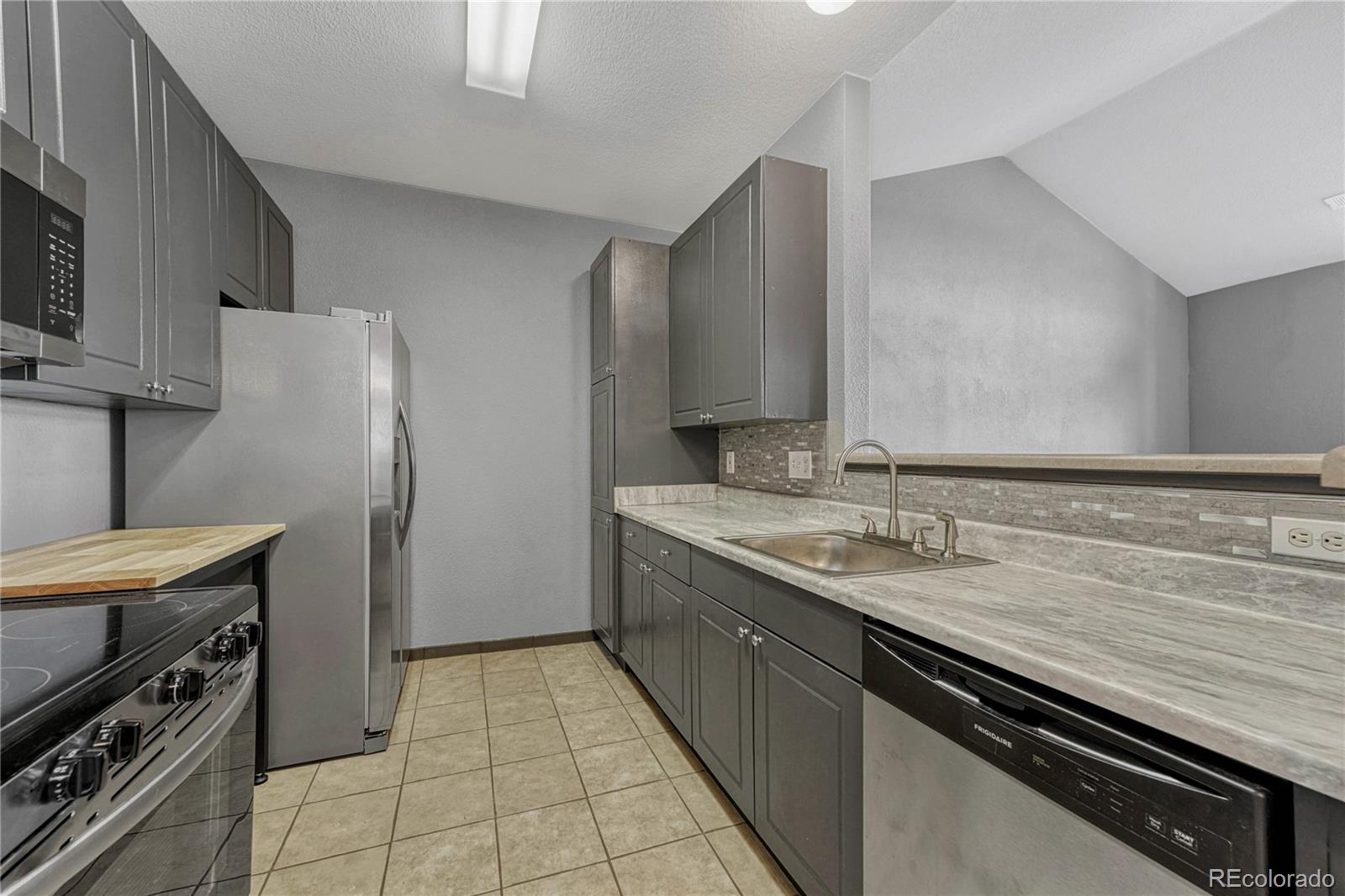 MLS Image #7 for 14333 e 1st drive,aurora, Colorado