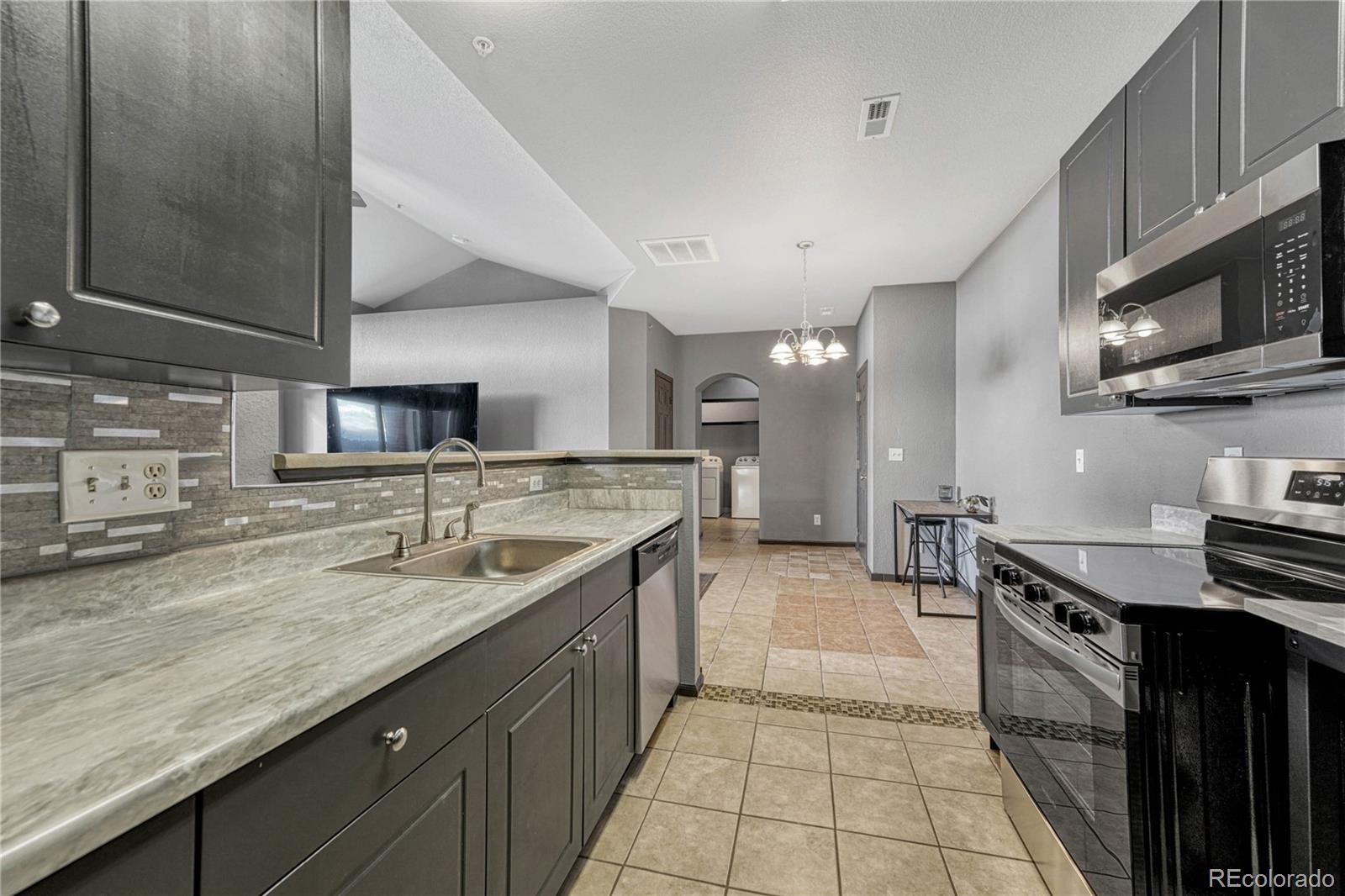 MLS Image #8 for 14333 e 1st drive,aurora, Colorado