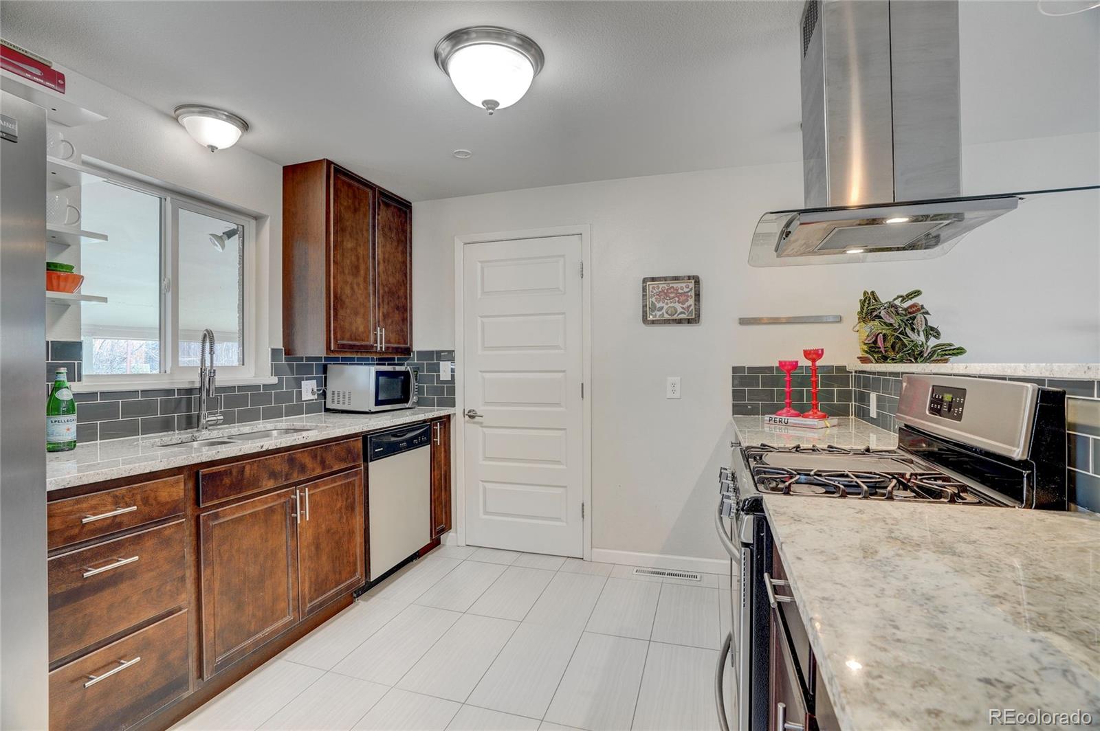 MLS Image #10 for 218  pikes peak place,longmont, Colorado
