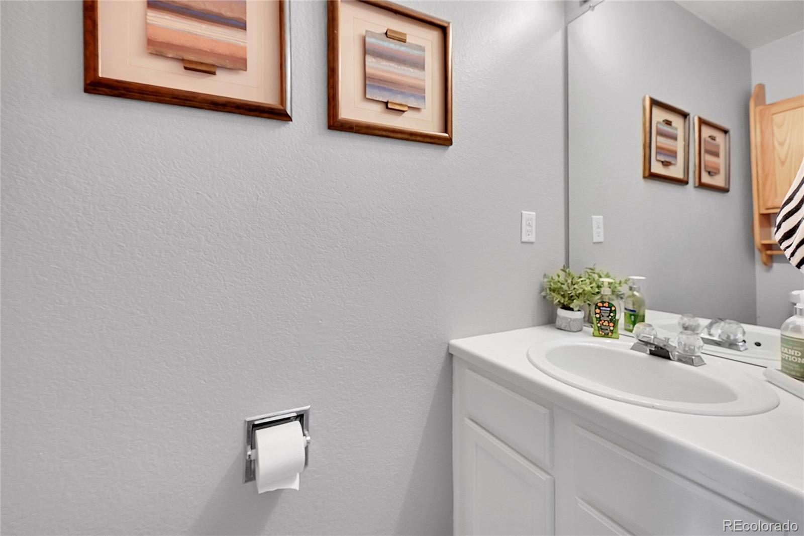 MLS Image #4 for 12028 e hoye drive,aurora, Colorado