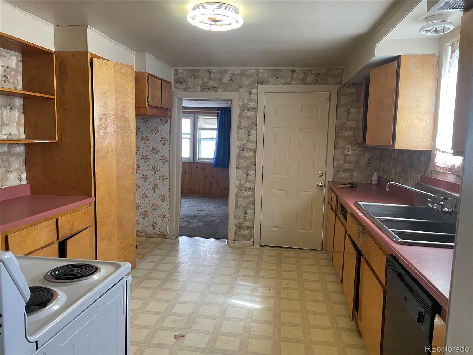 MLS Image #3 for 507 w abriendo avenue,pueblo, Colorado