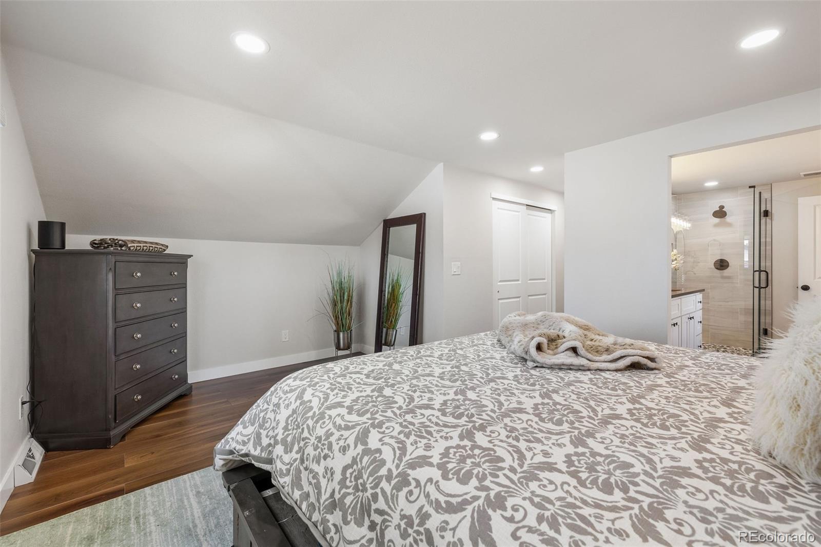 MLS Image #15 for 1835 s poplar street,denver, Colorado