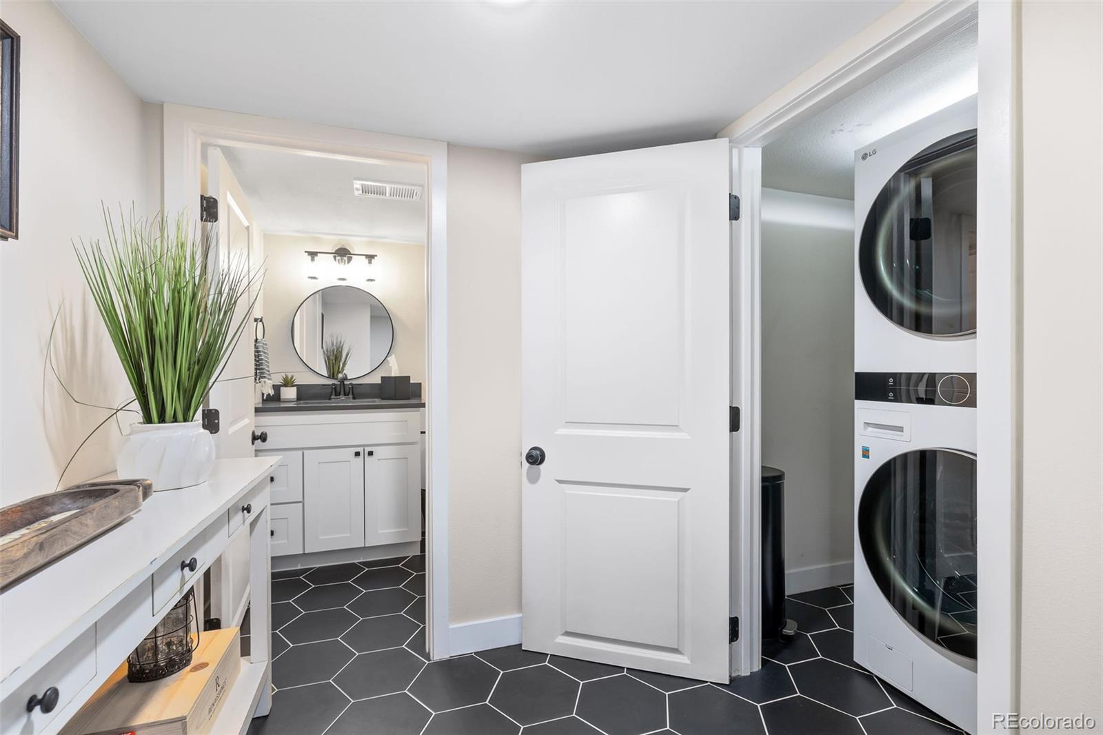 MLS Image #25 for 1835 s poplar street,denver, Colorado