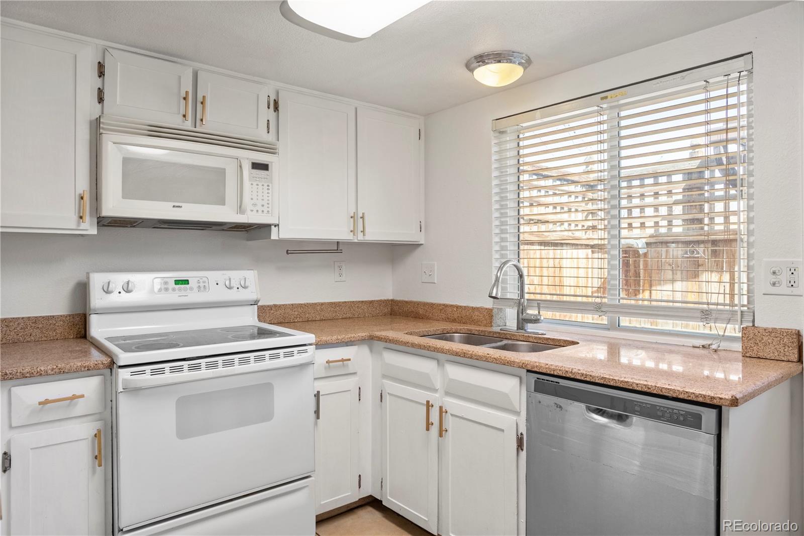 MLS Image #7 for 3512 s kittredge street,aurora, Colorado
