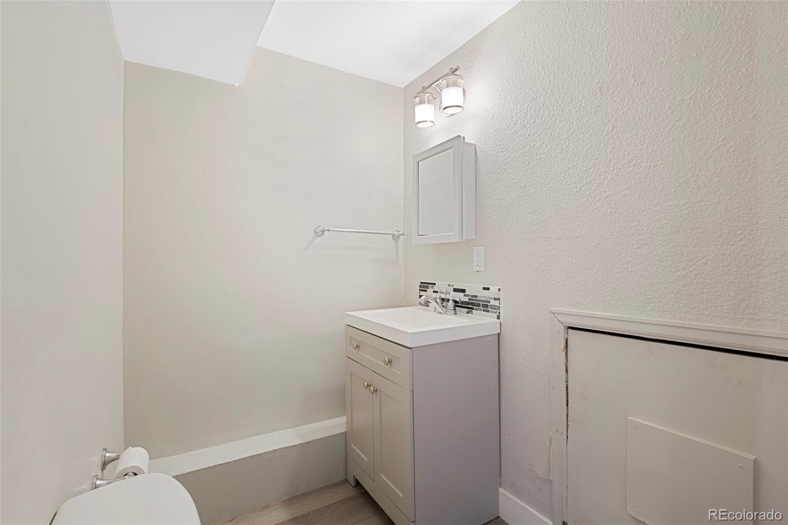 MLS Image #17 for 14900 e 43rd avenue,denver, Colorado