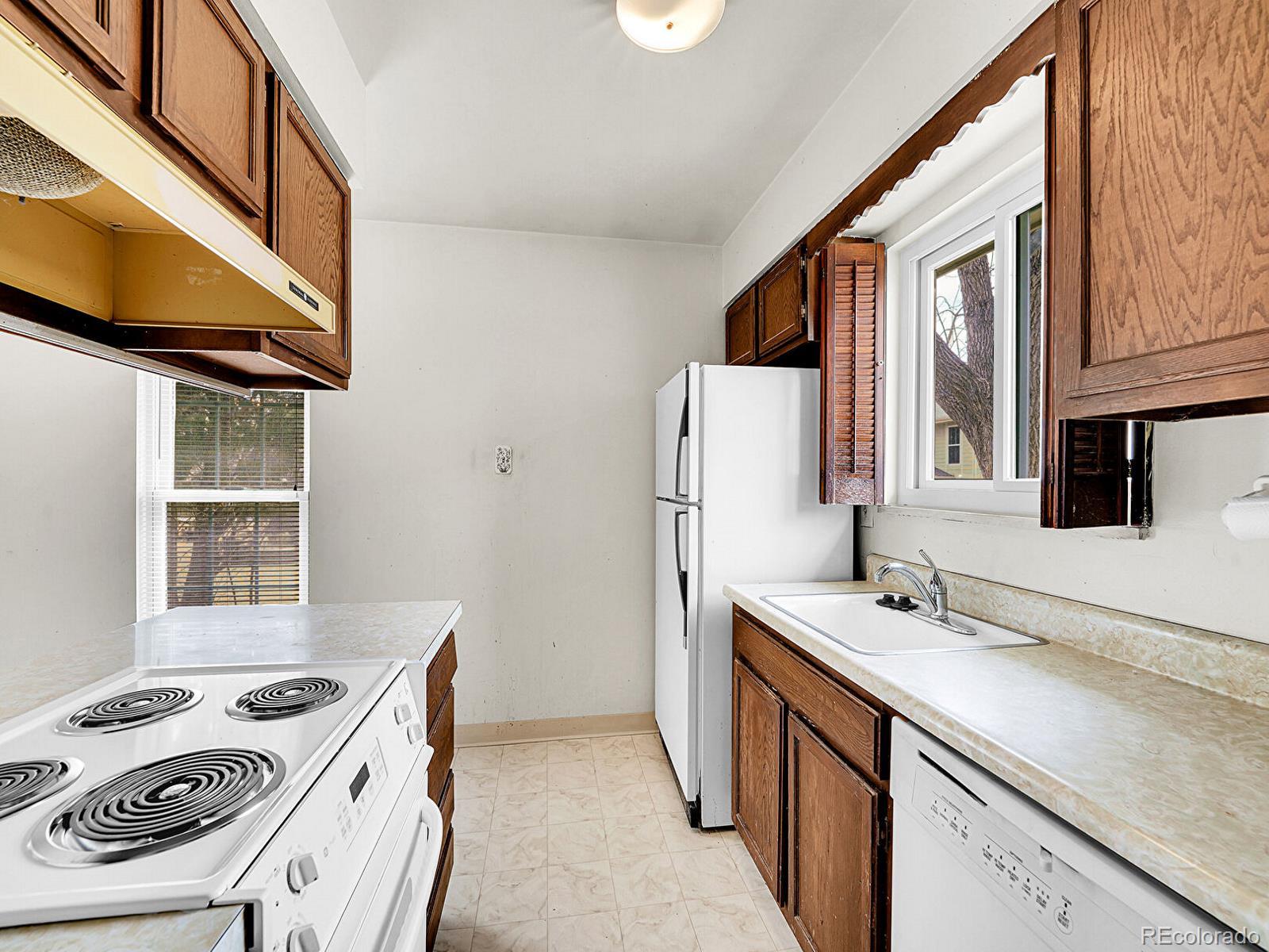 MLS Image #4 for 1250 s monaco parkway,denver, Colorado