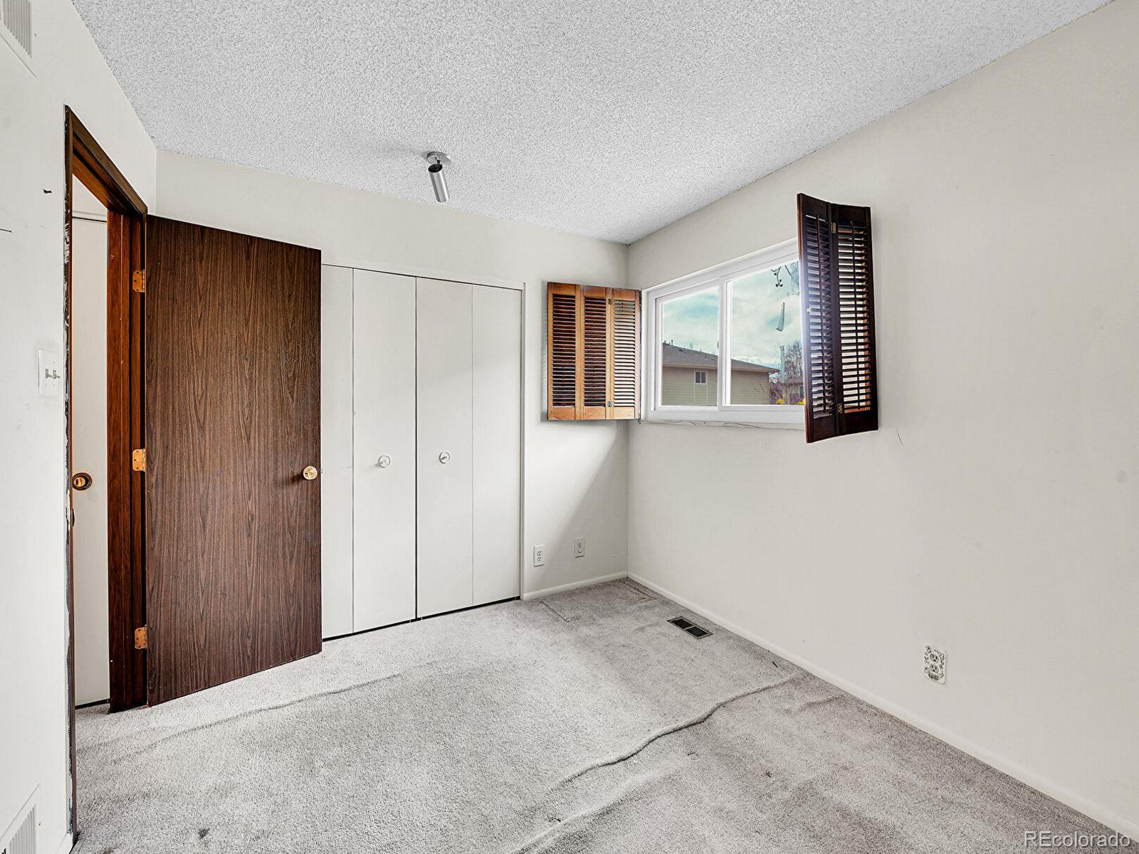 MLS Image #5 for 1250 s monaco parkway,denver, Colorado