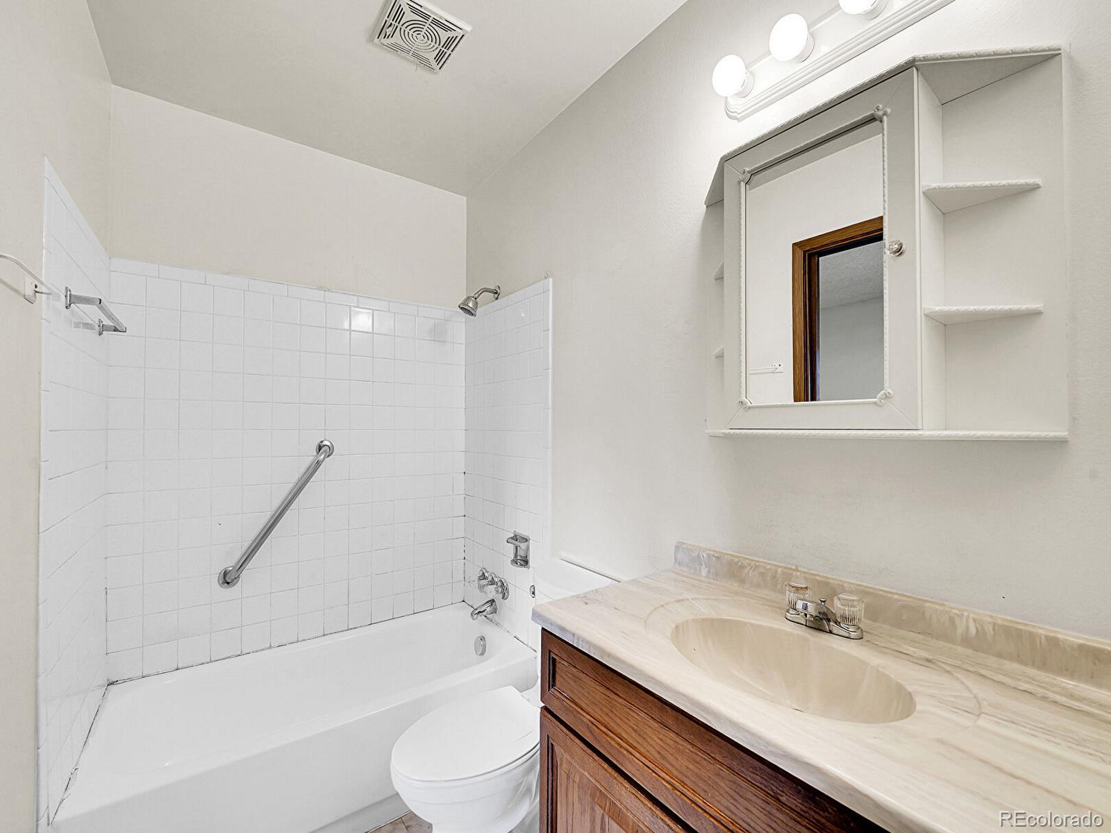 MLS Image #6 for 1250 s monaco parkway,denver, Colorado