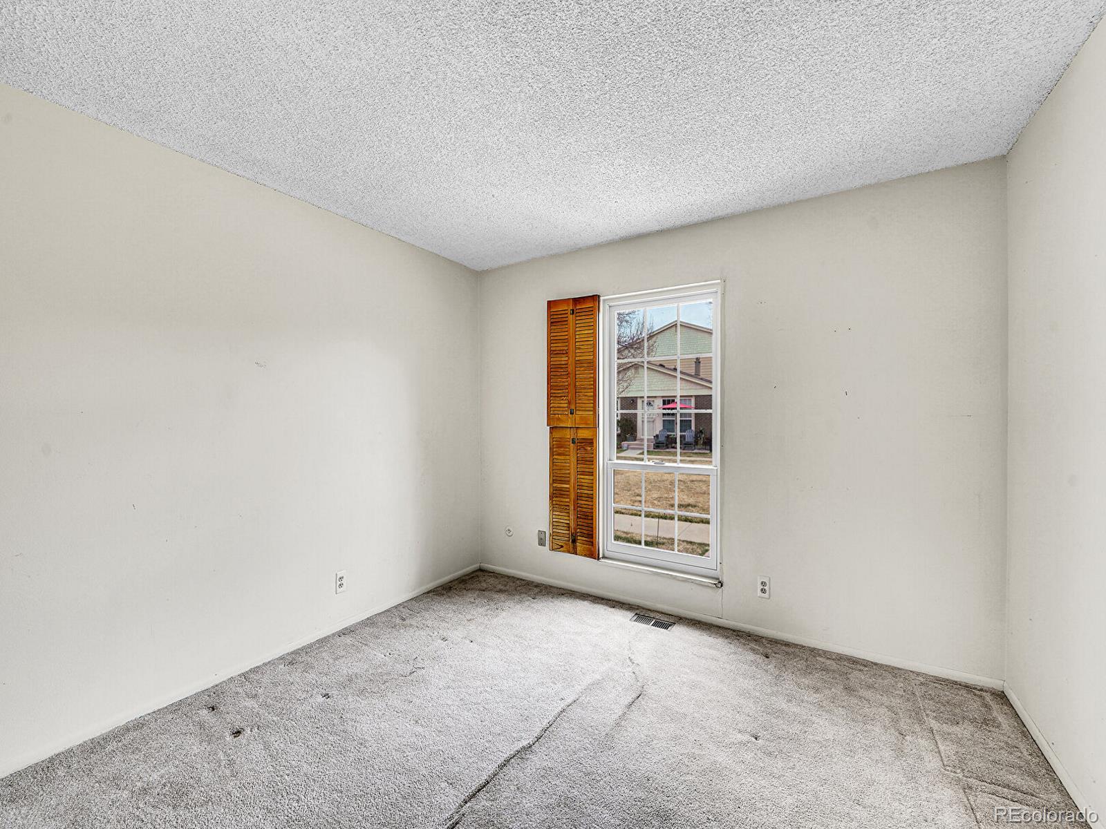MLS Image #7 for 1250 s monaco parkway,denver, Colorado