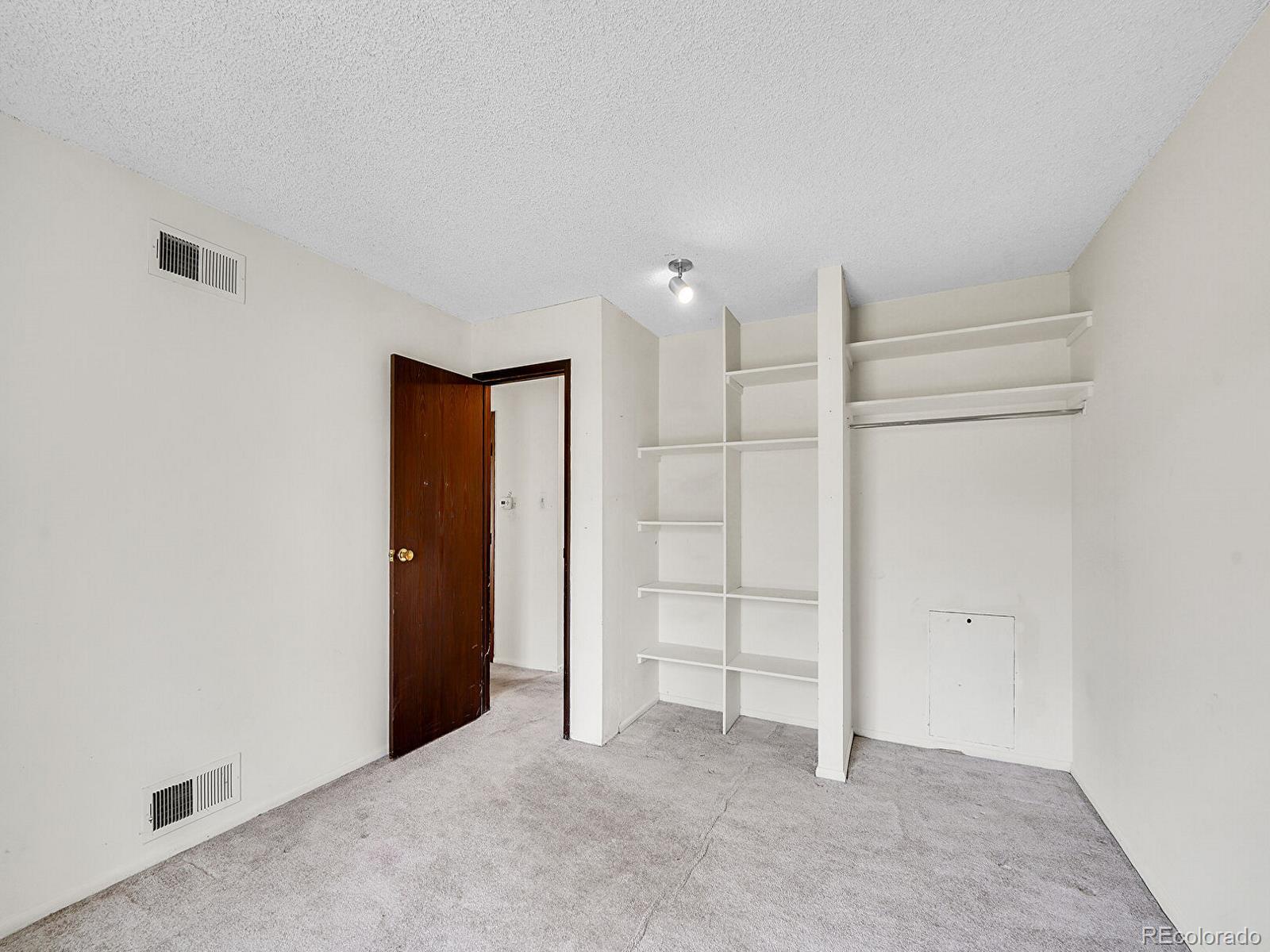 MLS Image #8 for 1250 s monaco parkway,denver, Colorado