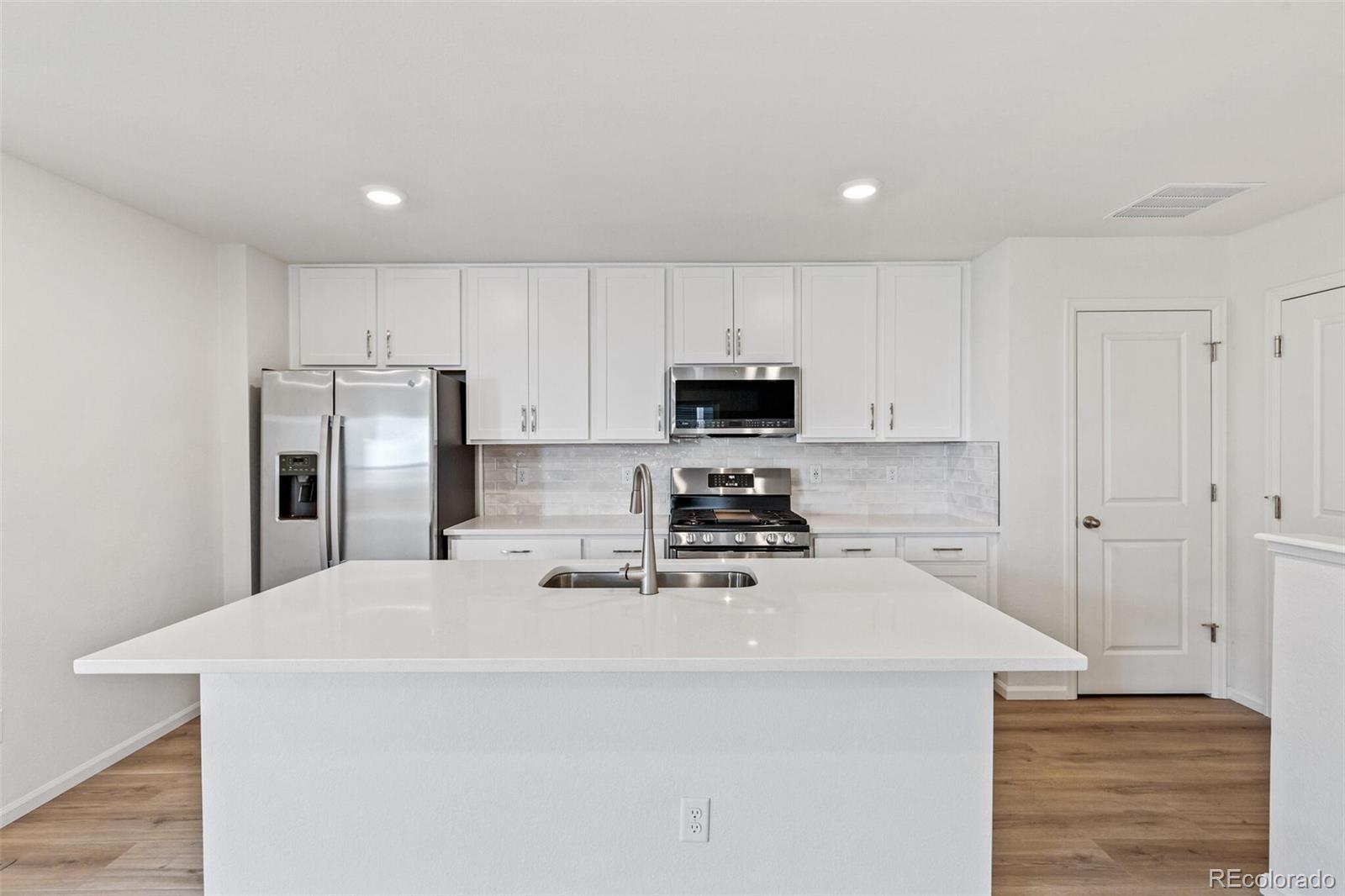 MLS Image #10 for 28616 e 6th place,watkins, Colorado