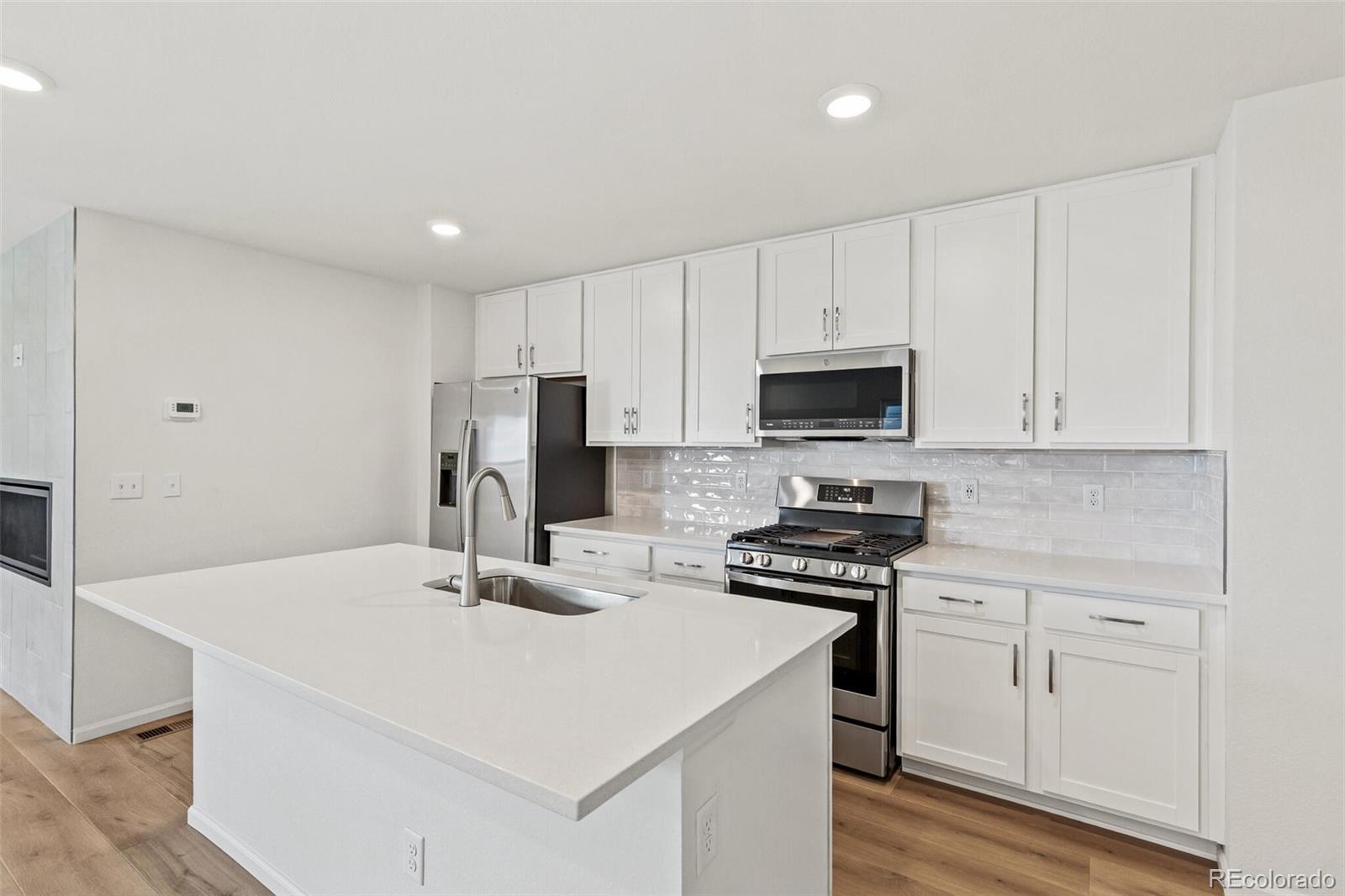 MLS Image #11 for 28616 e 6th place,watkins, Colorado