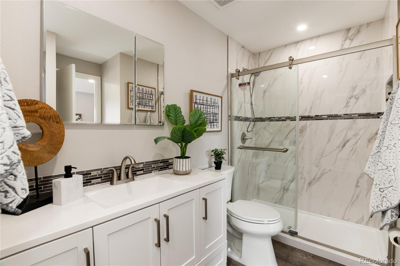 MLS Image #10 for 1470 s quebec way,denver, Colorado
