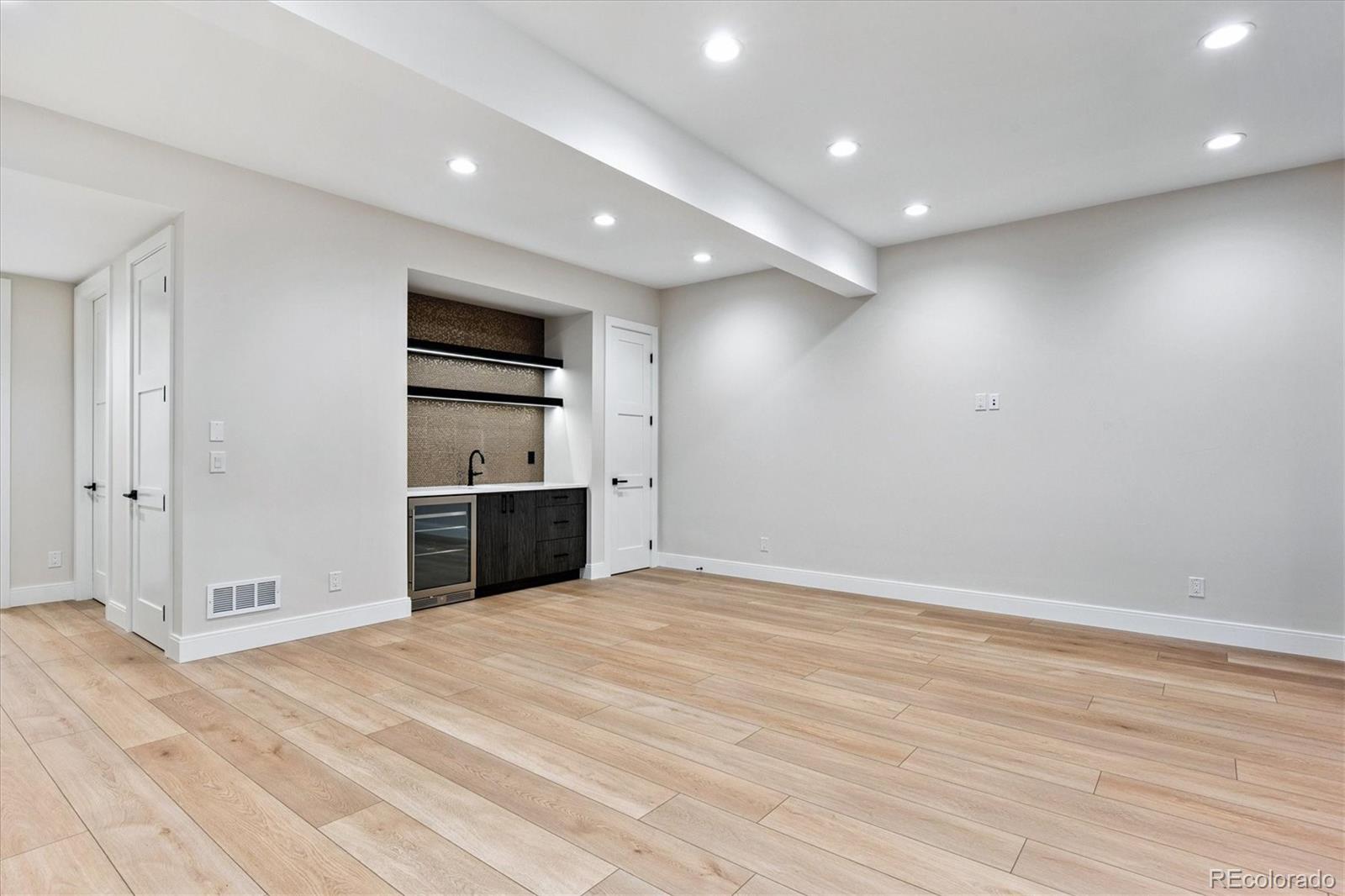 MLS Image #33 for 1679  bellaire street,denver, Colorado