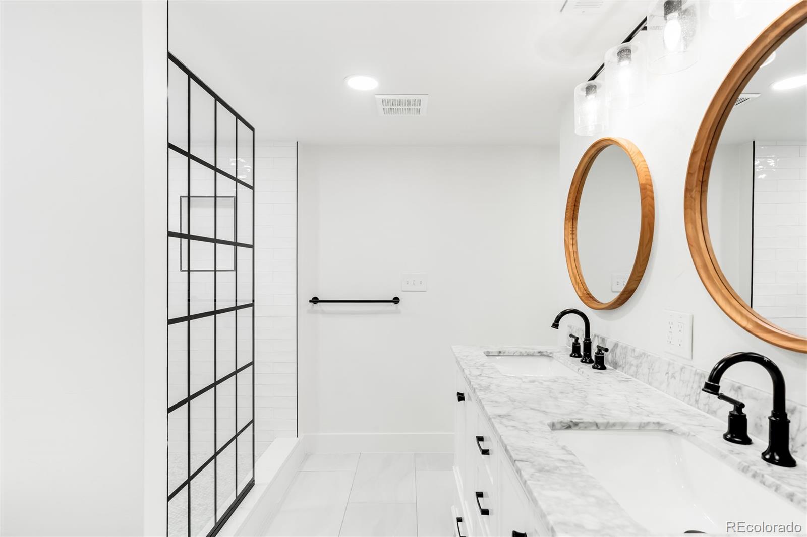 MLS Image #19 for 730  dahlia street,denver, Colorado