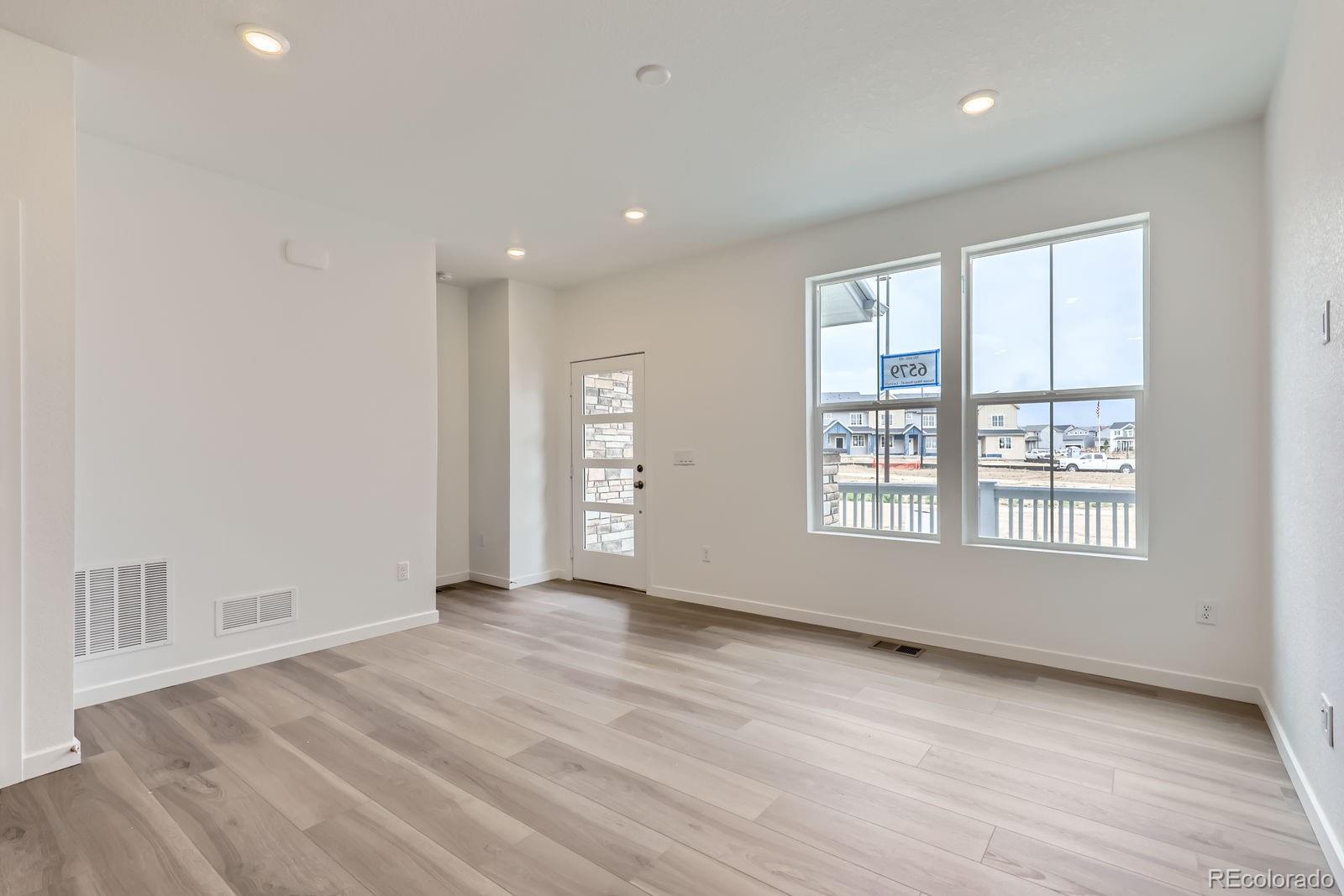 MLS Image #3 for 6579  parterre parkway,thornton, Colorado