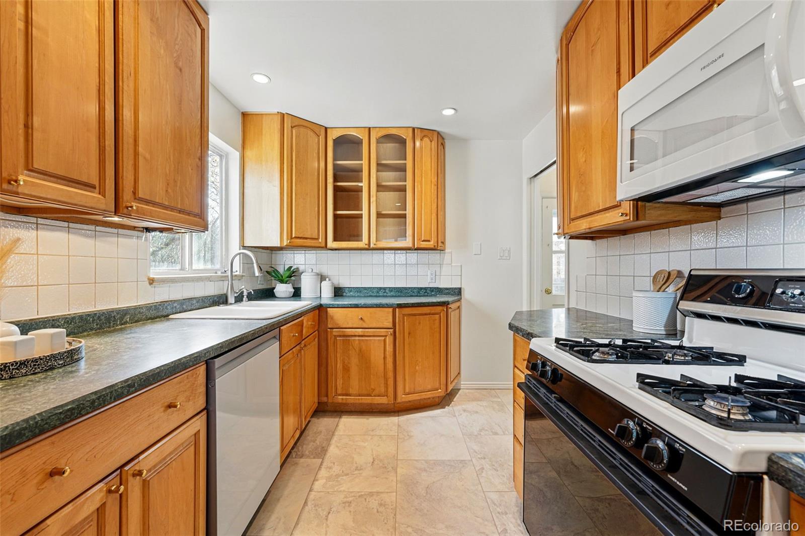 MLS Image #17 for 2975 s jackson street,denver, Colorado