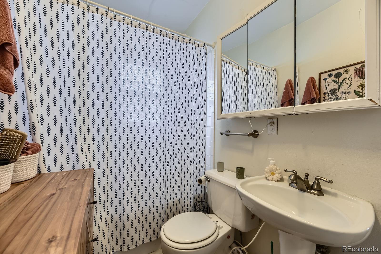 MLS Image #9 for 2886 s acoma street,englewood, Colorado