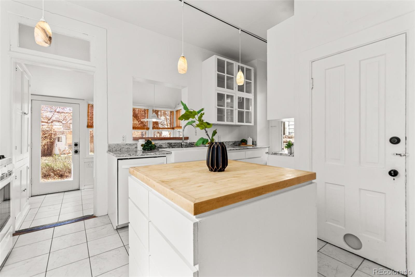 MLS Image #17 for 1741 n emerson street,denver, Colorado