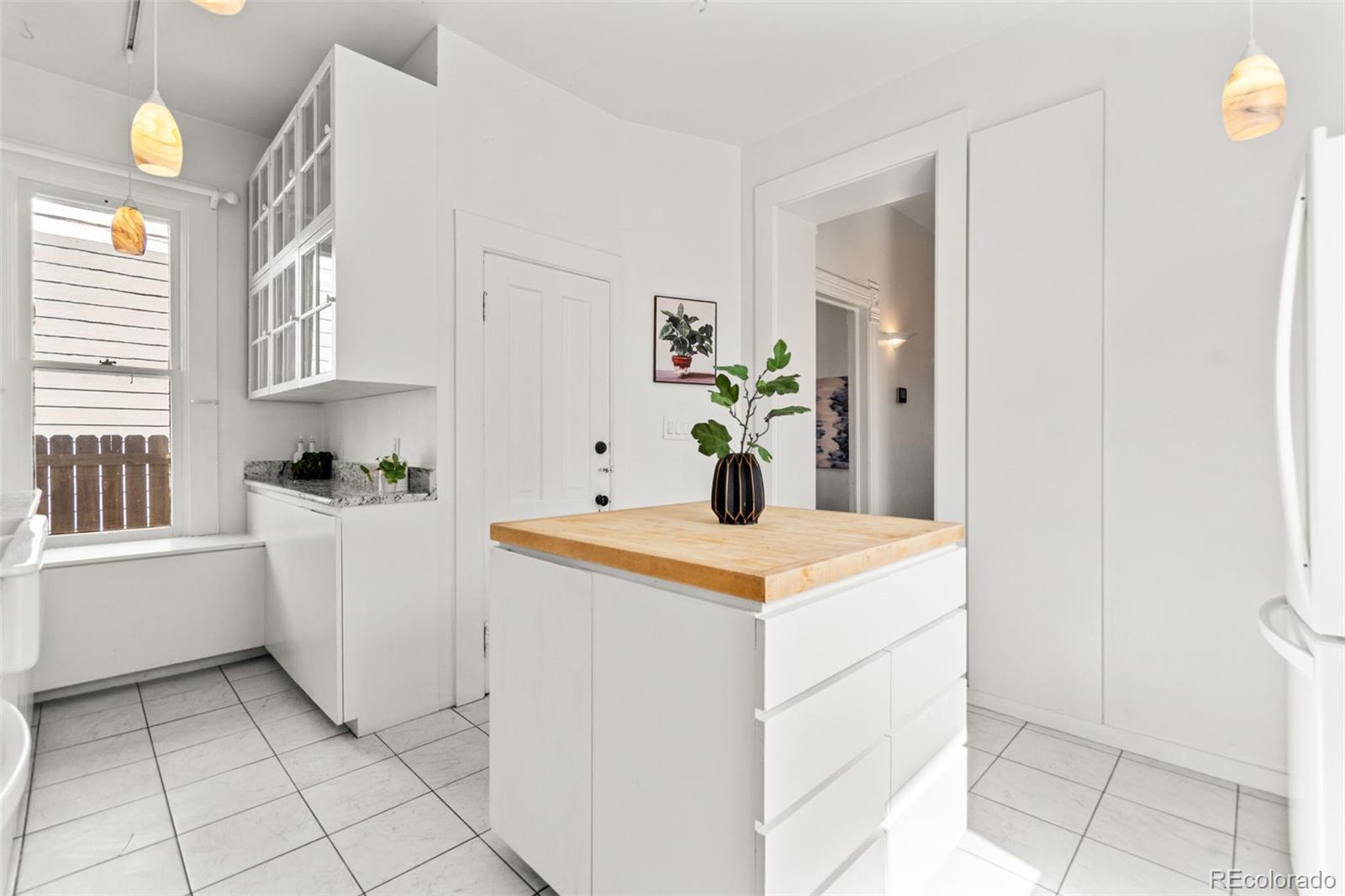 MLS Image #20 for 1741 n emerson street,denver, Colorado