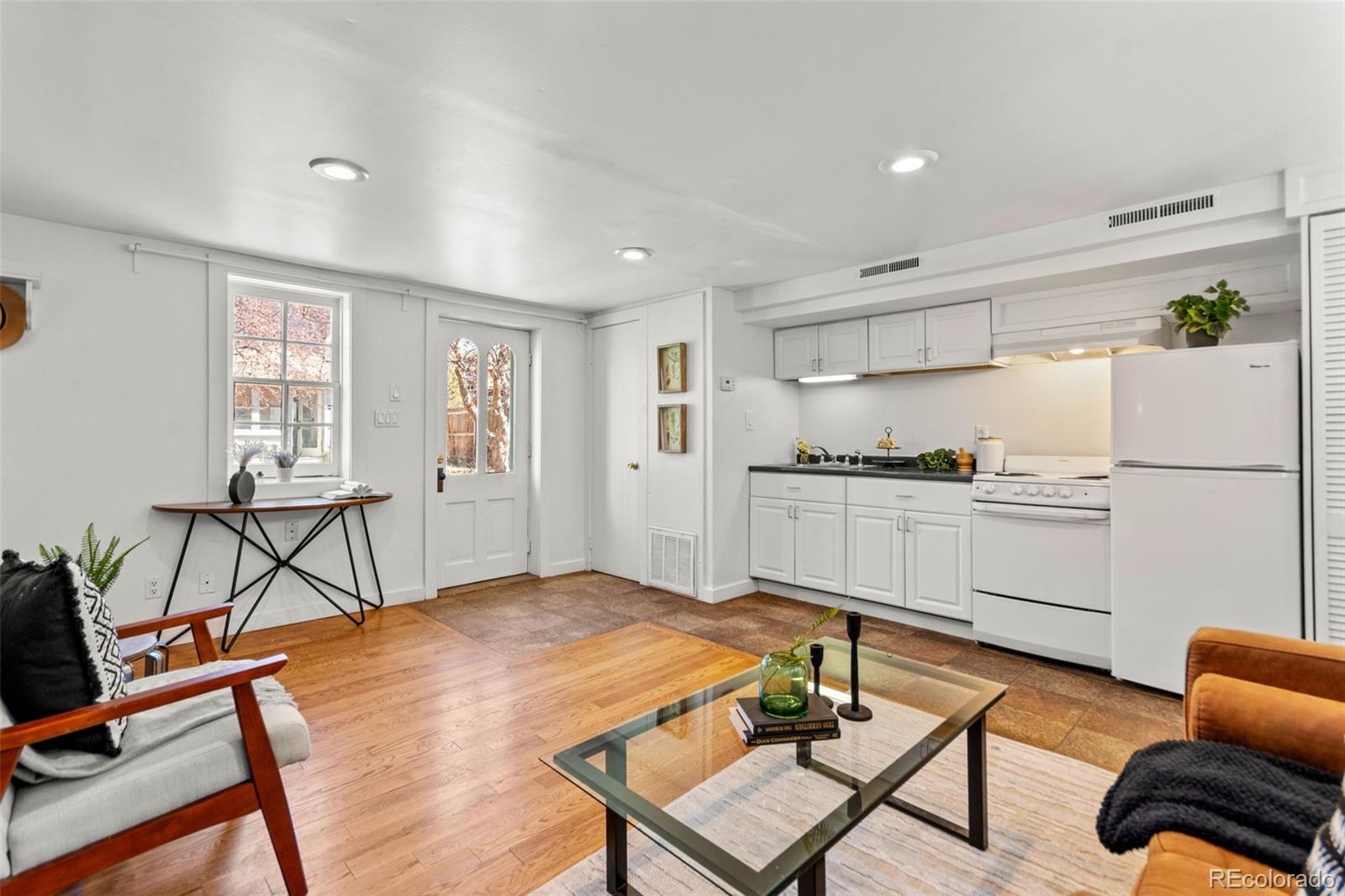 MLS Image #38 for 1741 n emerson street,denver, Colorado