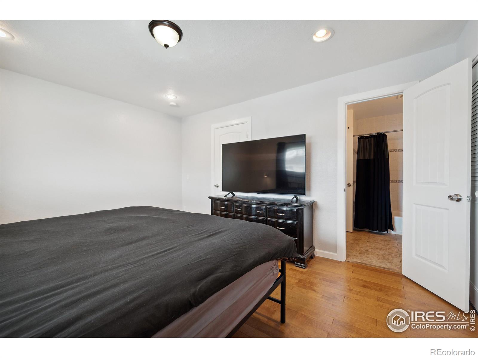 MLS Image #11 for 9019 e oxford drive,denver, Colorado