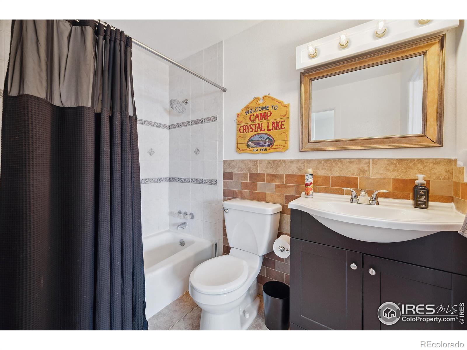 MLS Image #12 for 9019 e oxford drive,denver, Colorado