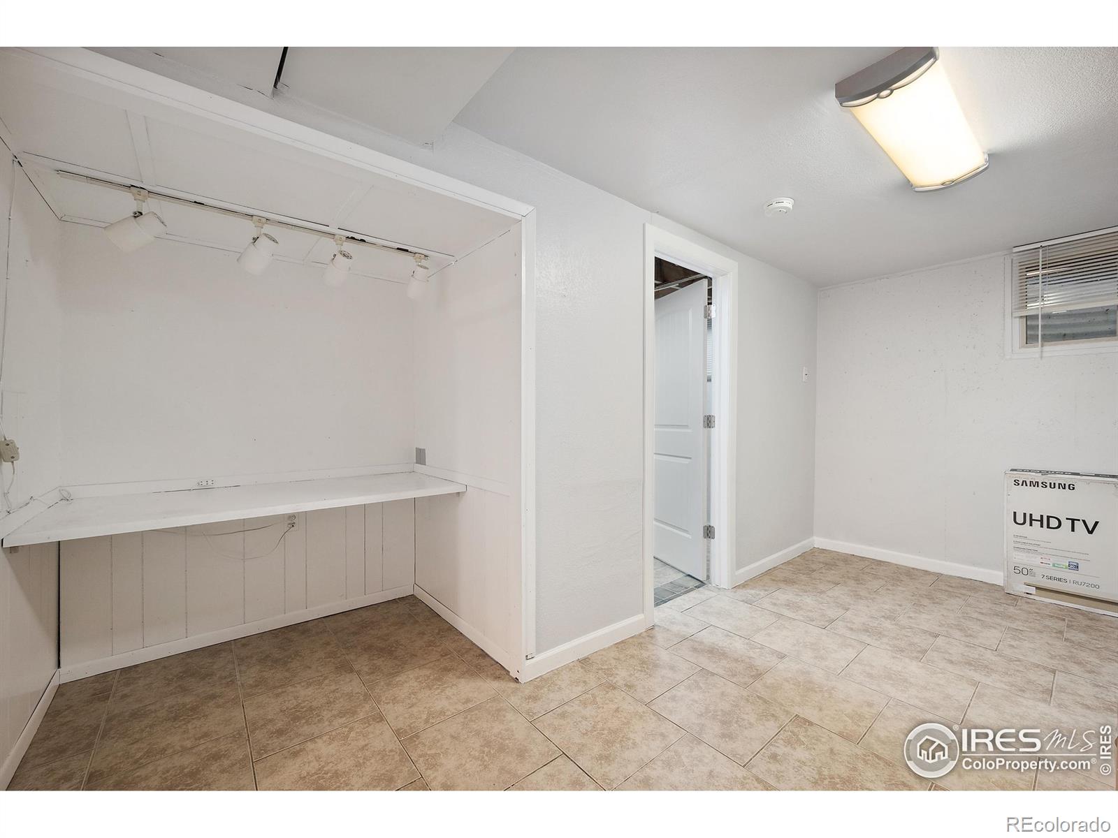 MLS Image #16 for 9019 e oxford drive,denver, Colorado