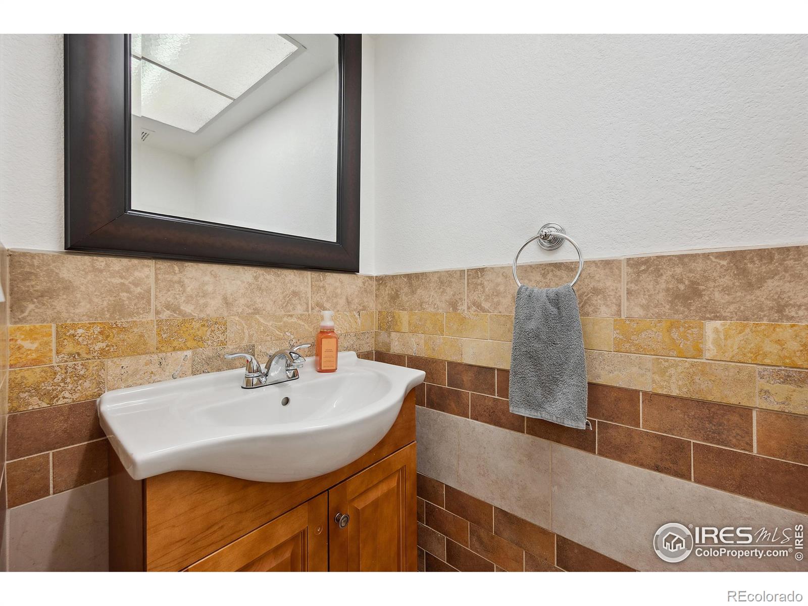MLS Image #6 for 9019 e oxford drive,denver, Colorado