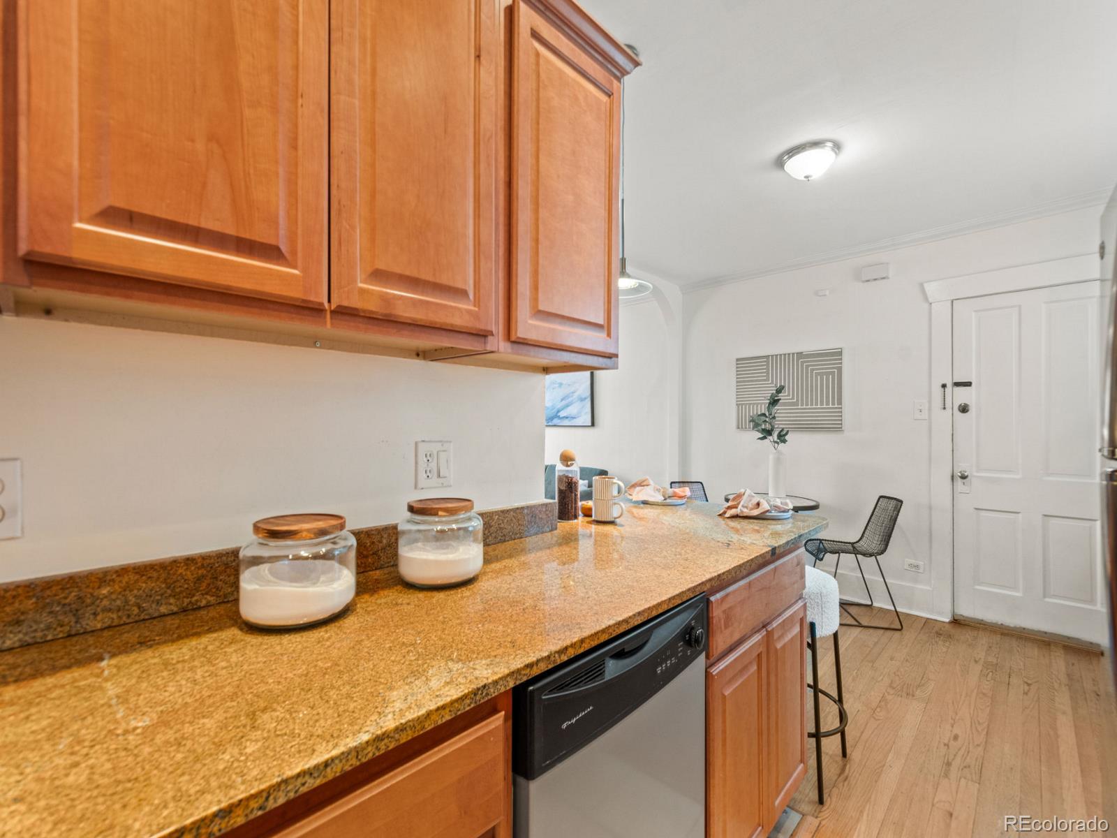 MLS Image #10 for 945 n washington street 201,denver, Colorado