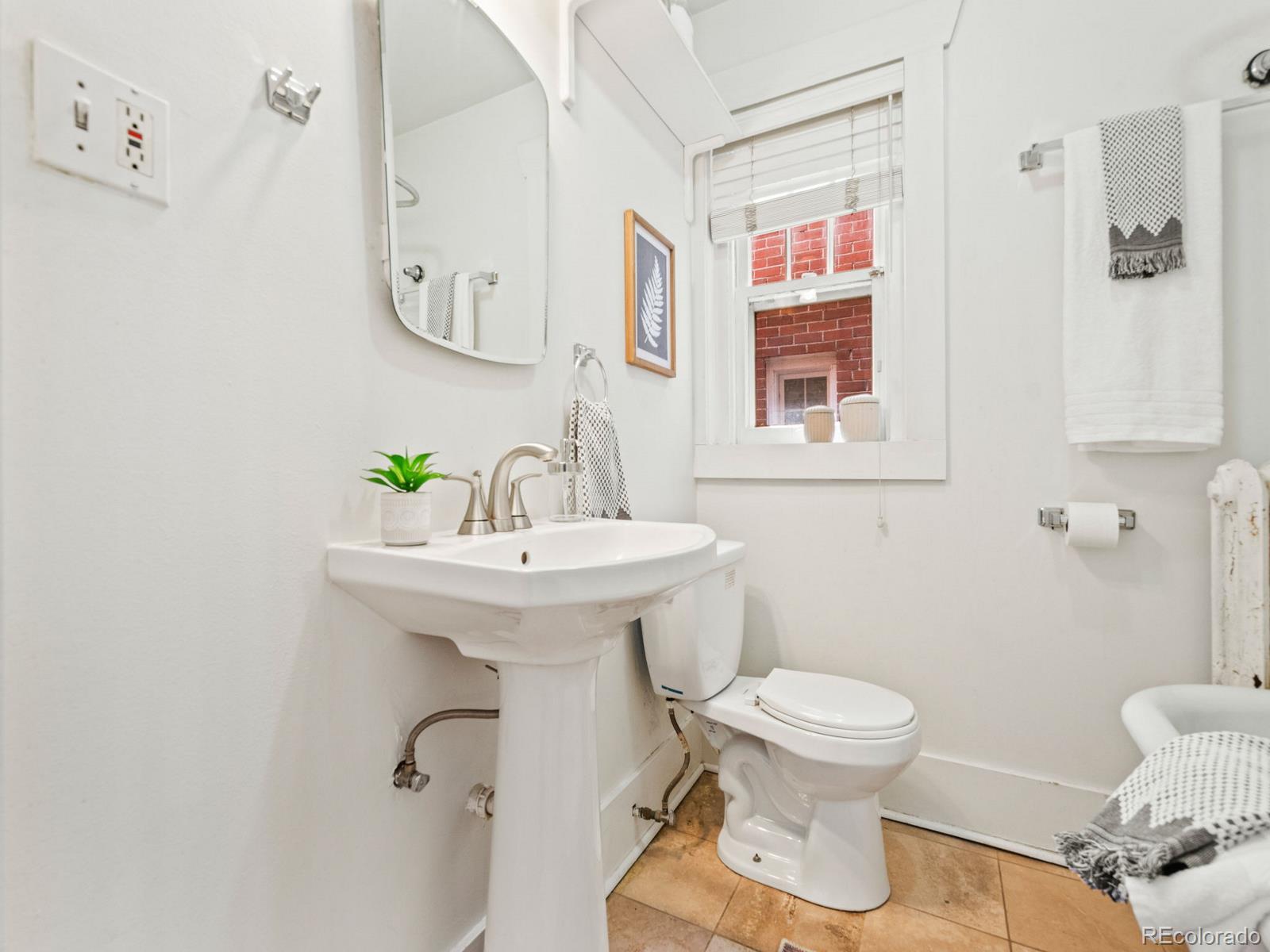 MLS Image #21 for 945 n washington street 201,denver, Colorado