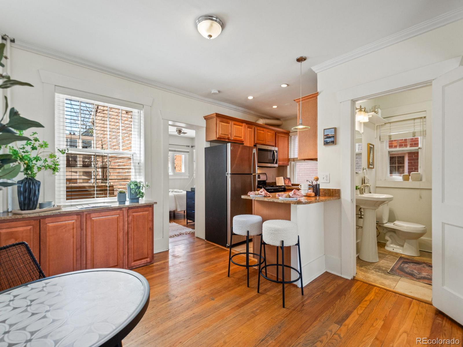 MLS Image #3 for 945 n washington street 201,denver, Colorado
