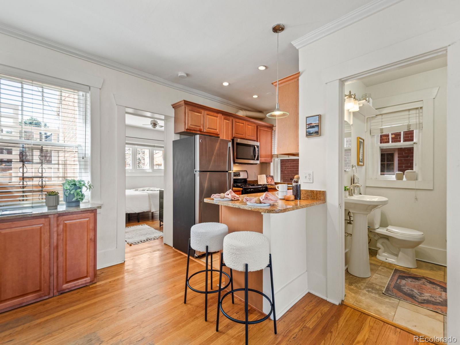 MLS Image #4 for 945 n washington street 201,denver, Colorado