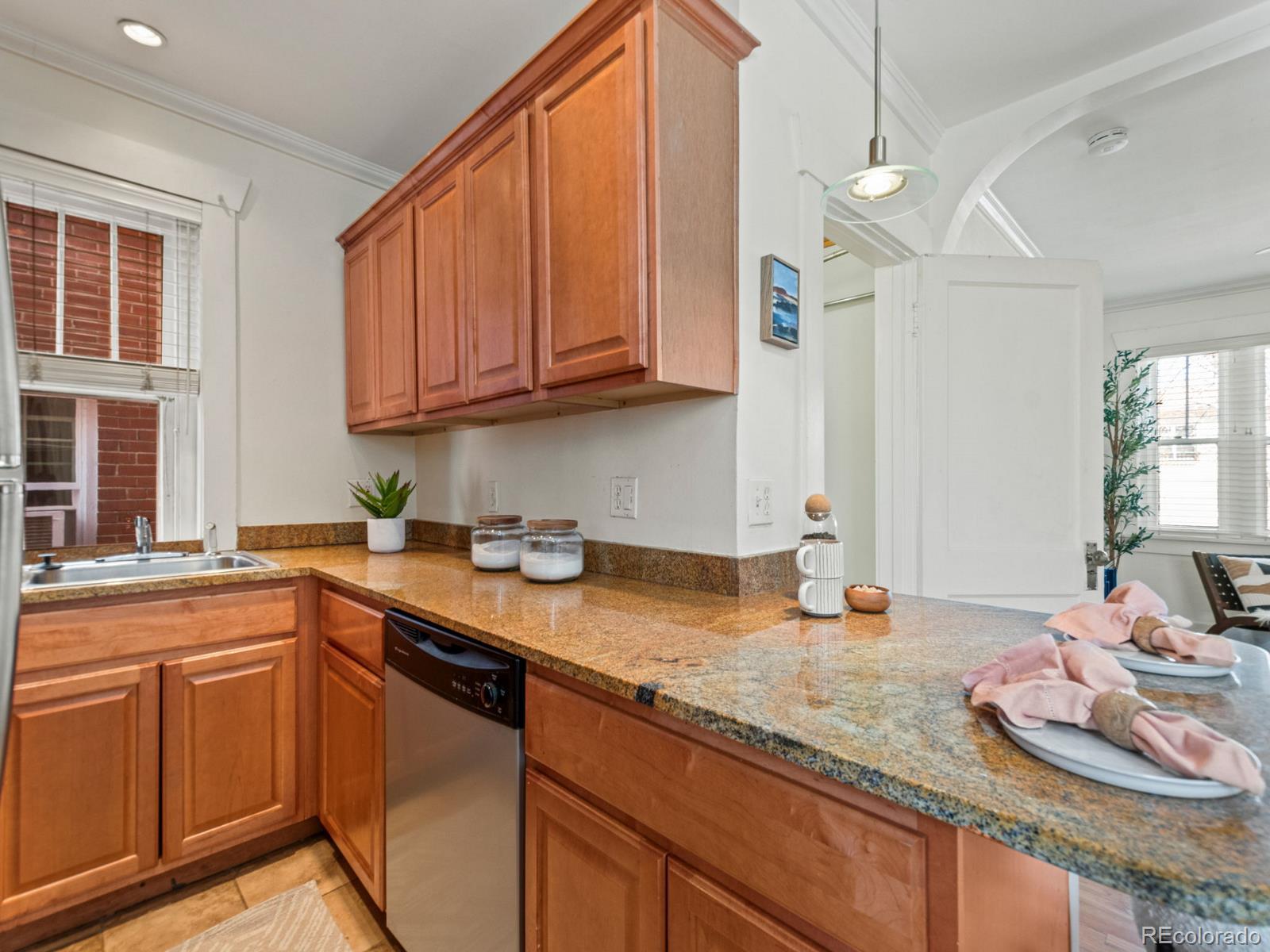 MLS Image #6 for 945 n washington street 201,denver, Colorado