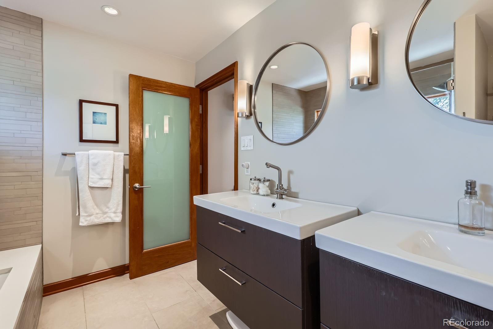 MLS Image #16 for 935  oneida street,denver, Colorado
