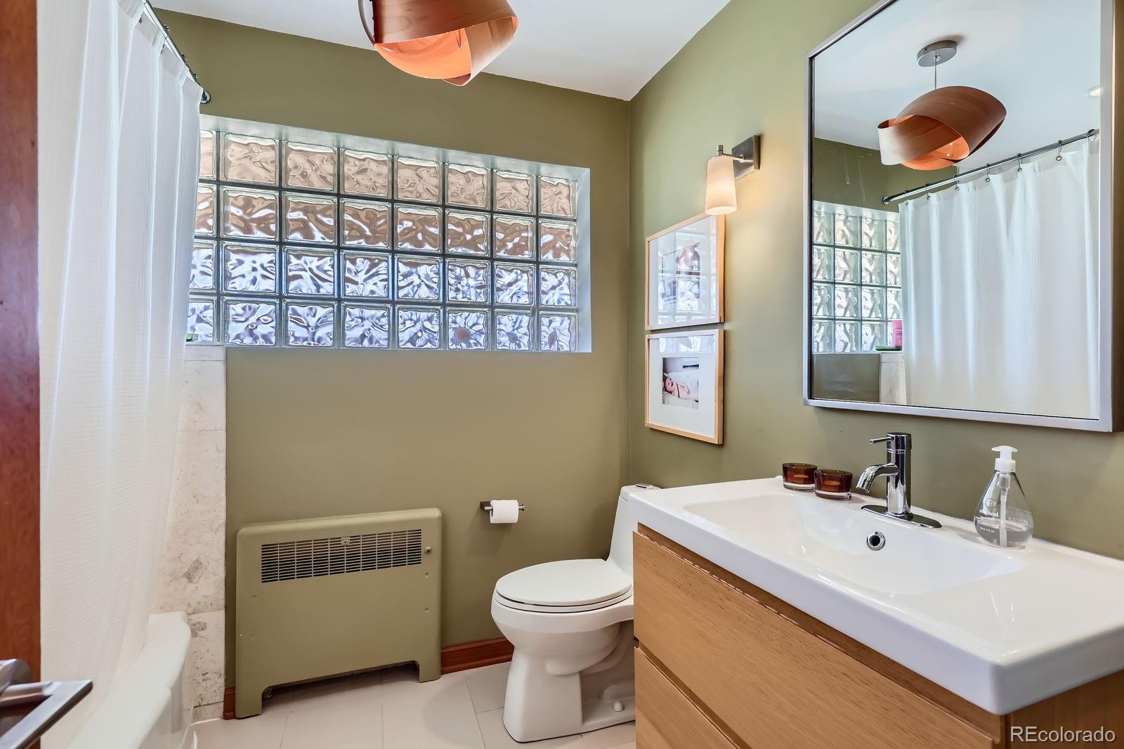 MLS Image #25 for 935  oneida street,denver, Colorado