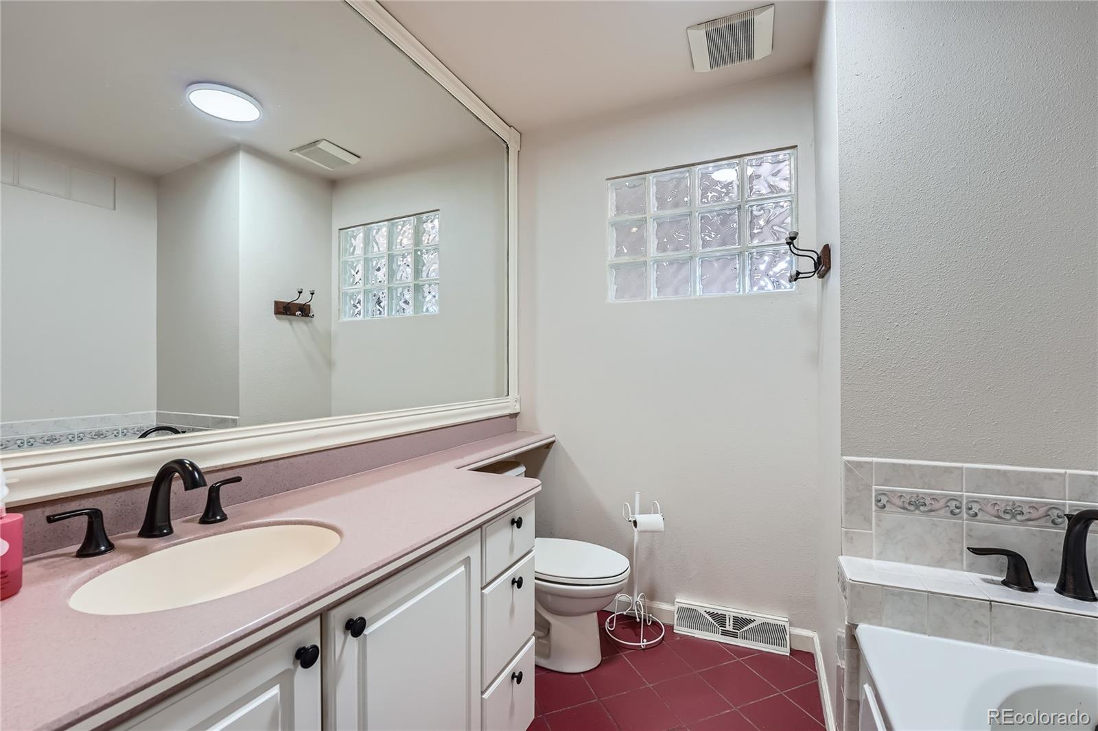 MLS Image #15 for 4090 s tamarac drive,denver, Colorado