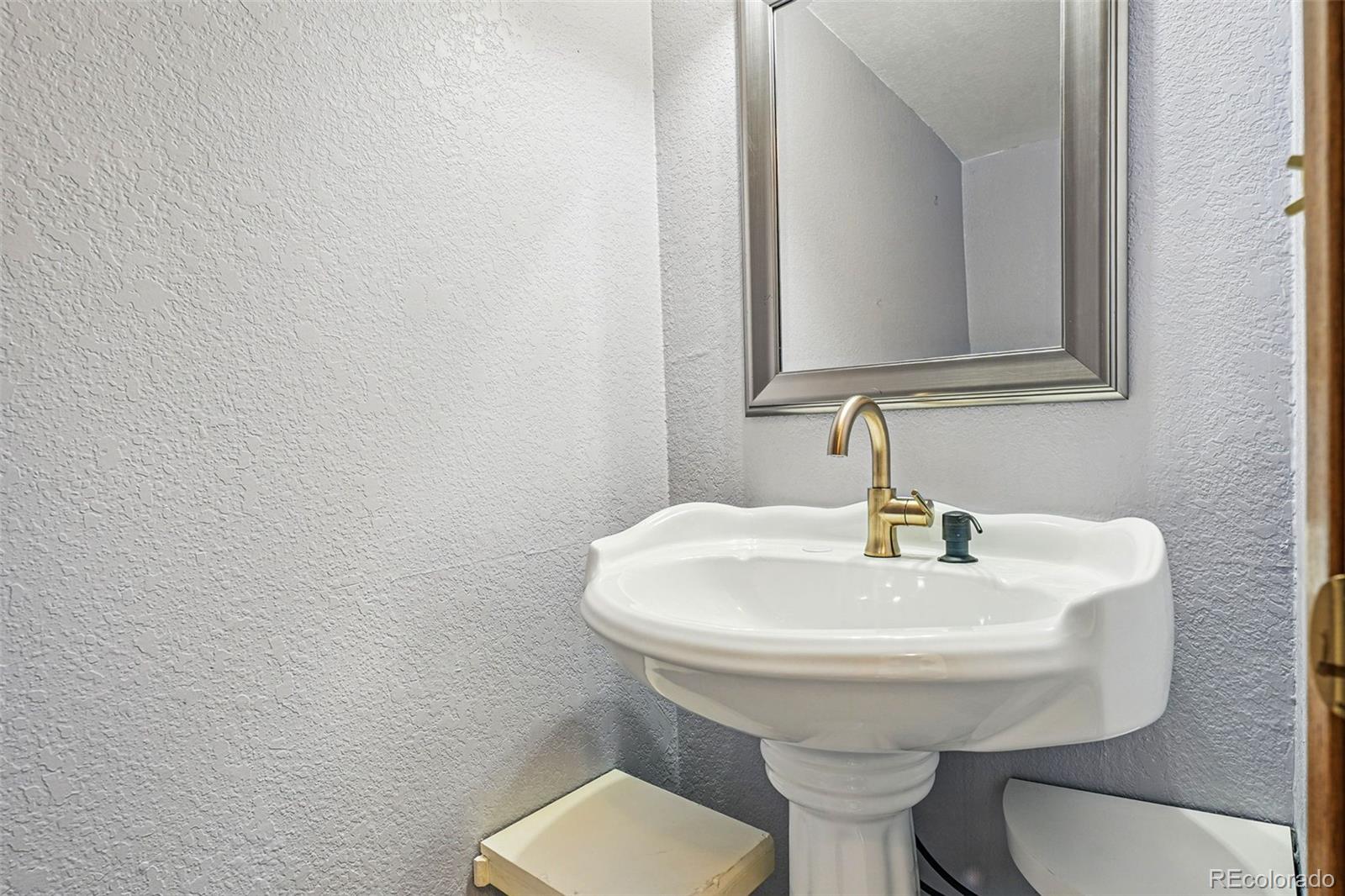 MLS Image #13 for 19192 e wyoming place,aurora, Colorado