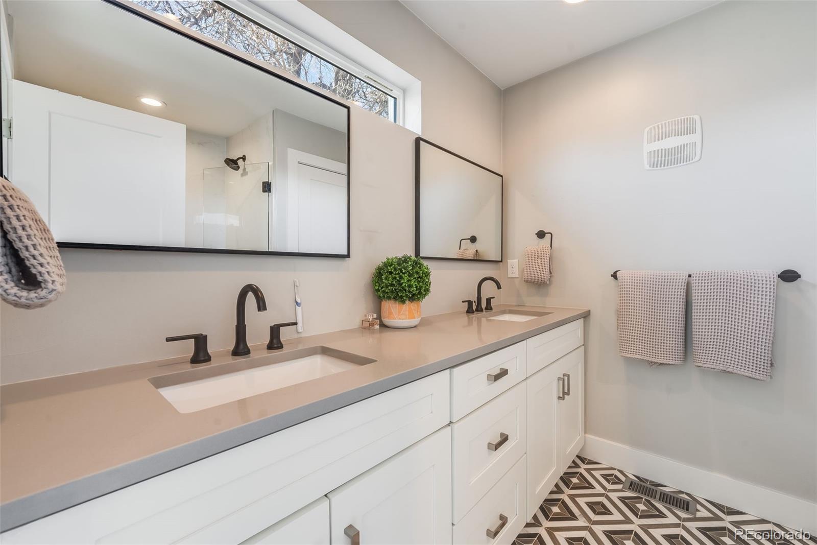 MLS Image #14 for 1431  meade street,denver, Colorado