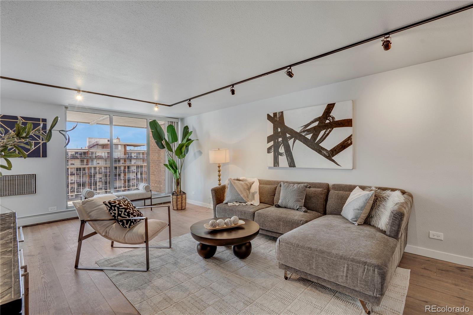 MLS Image #4 for 4800 e hale parkway,denver, Colorado