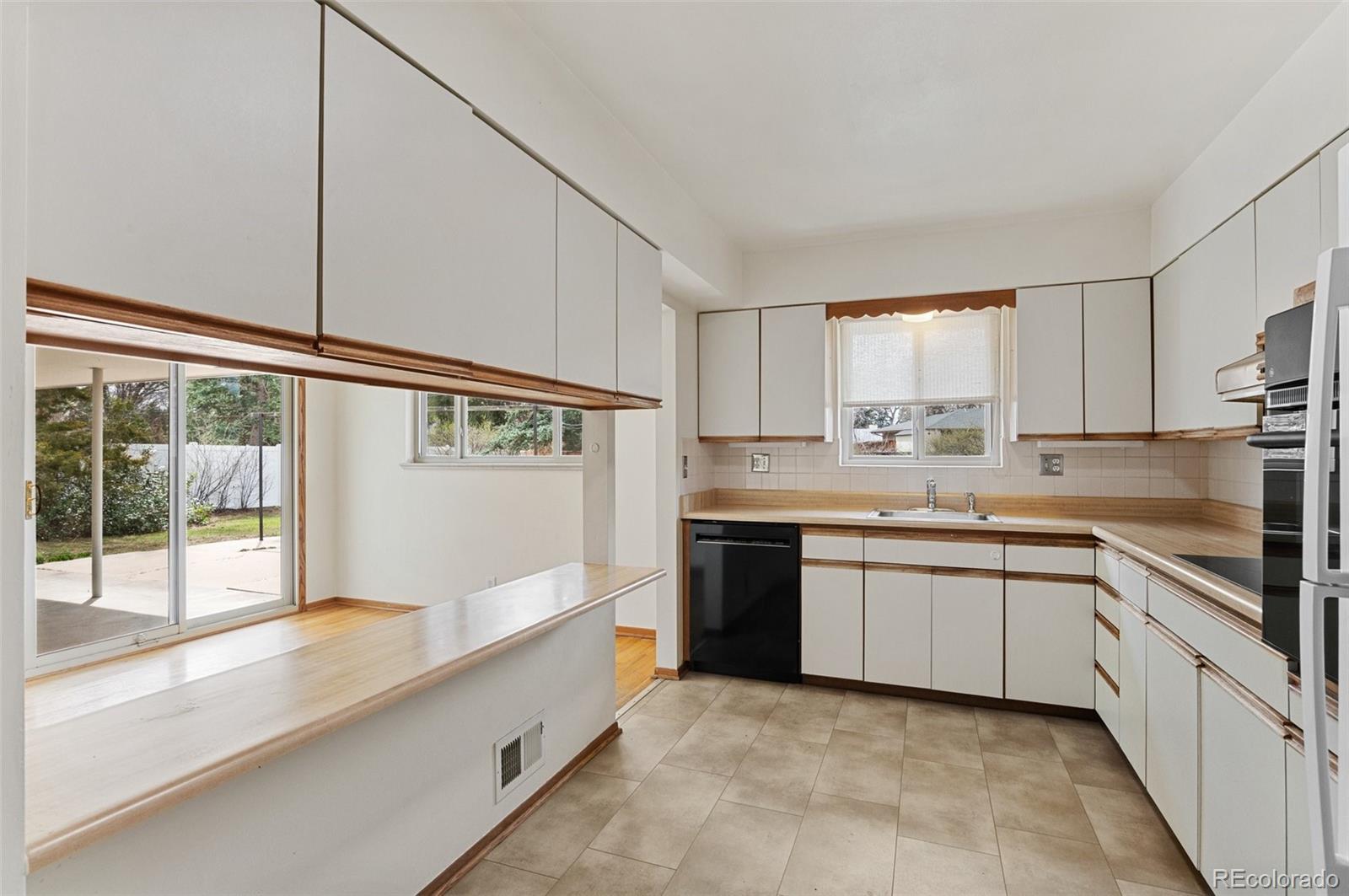 MLS Image #11 for 6161 s southwood drive,centennial, Colorado