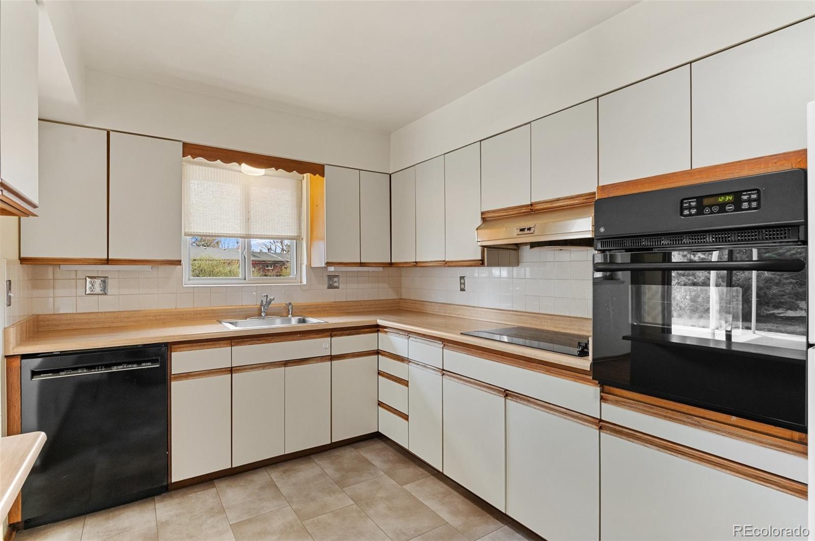 MLS Image #12 for 6161 s southwood drive,centennial, Colorado