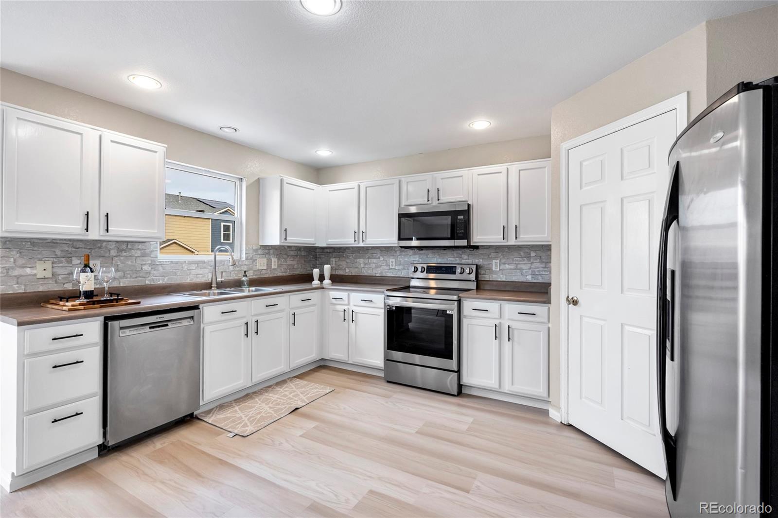 MLS Image #5 for 10049  granby drive,commerce city, Colorado