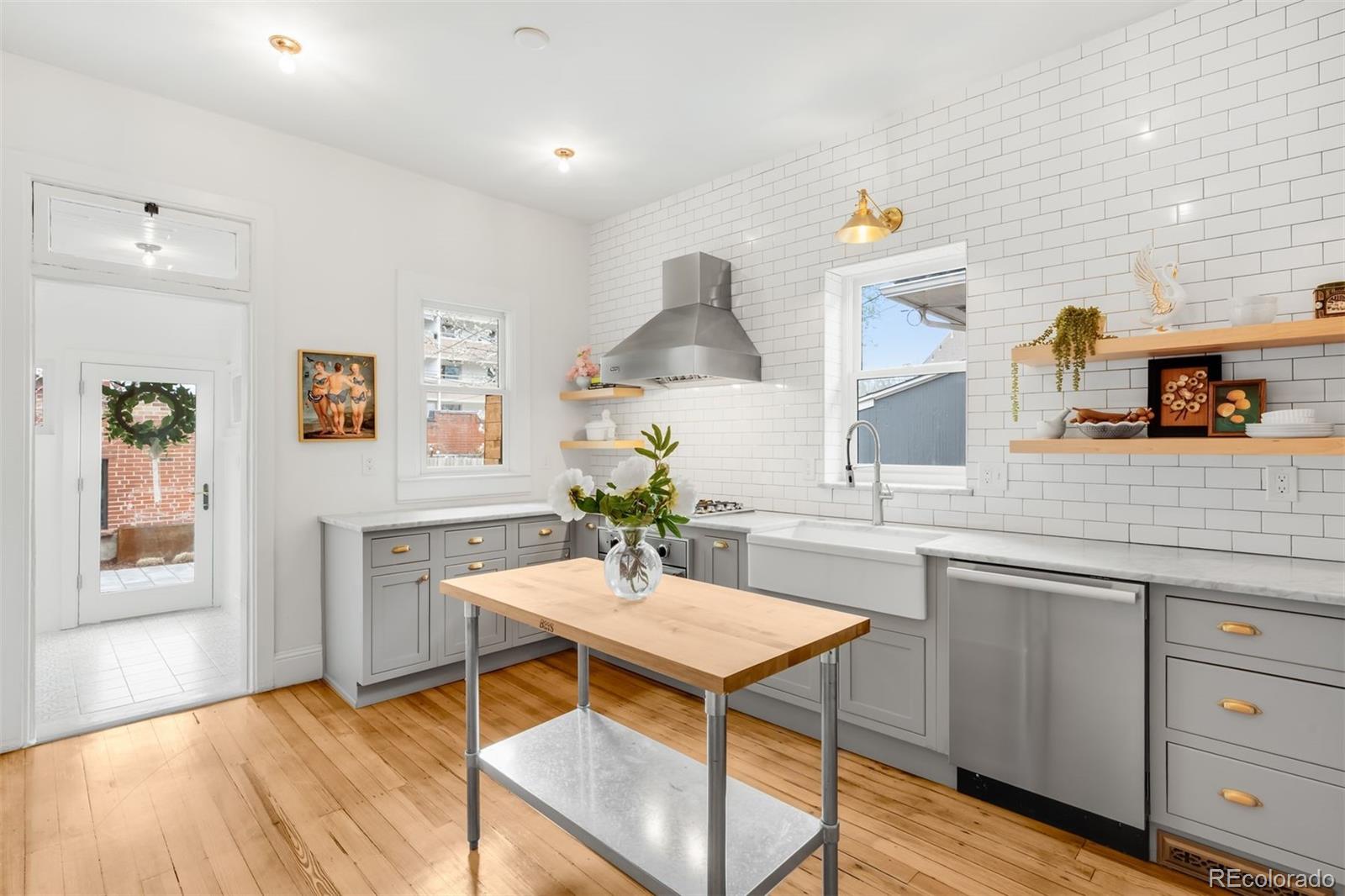 MLS Image #14 for 562 n pennsylvania street,denver, Colorado