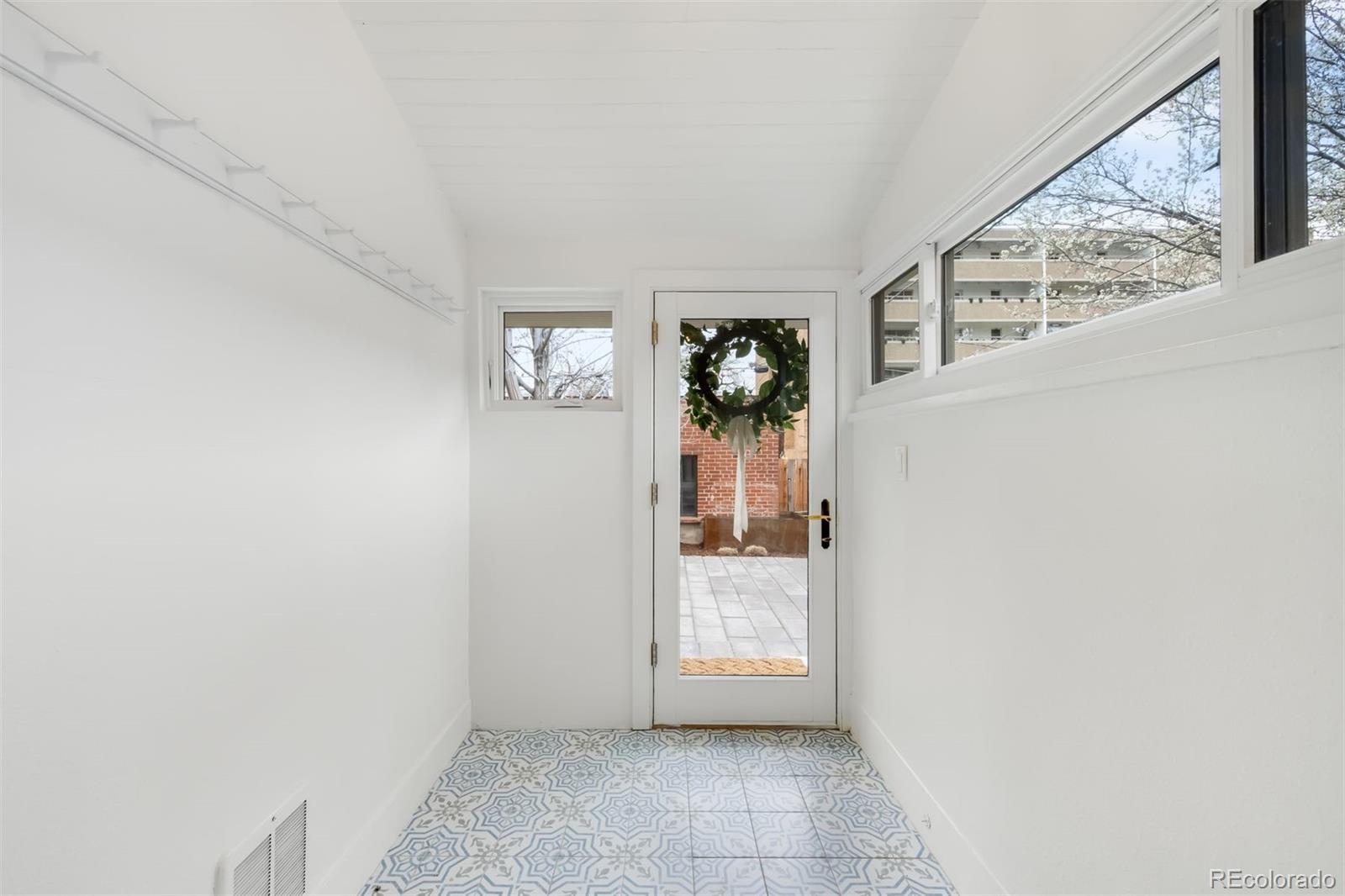 MLS Image #33 for 562 n pennsylvania street,denver, Colorado